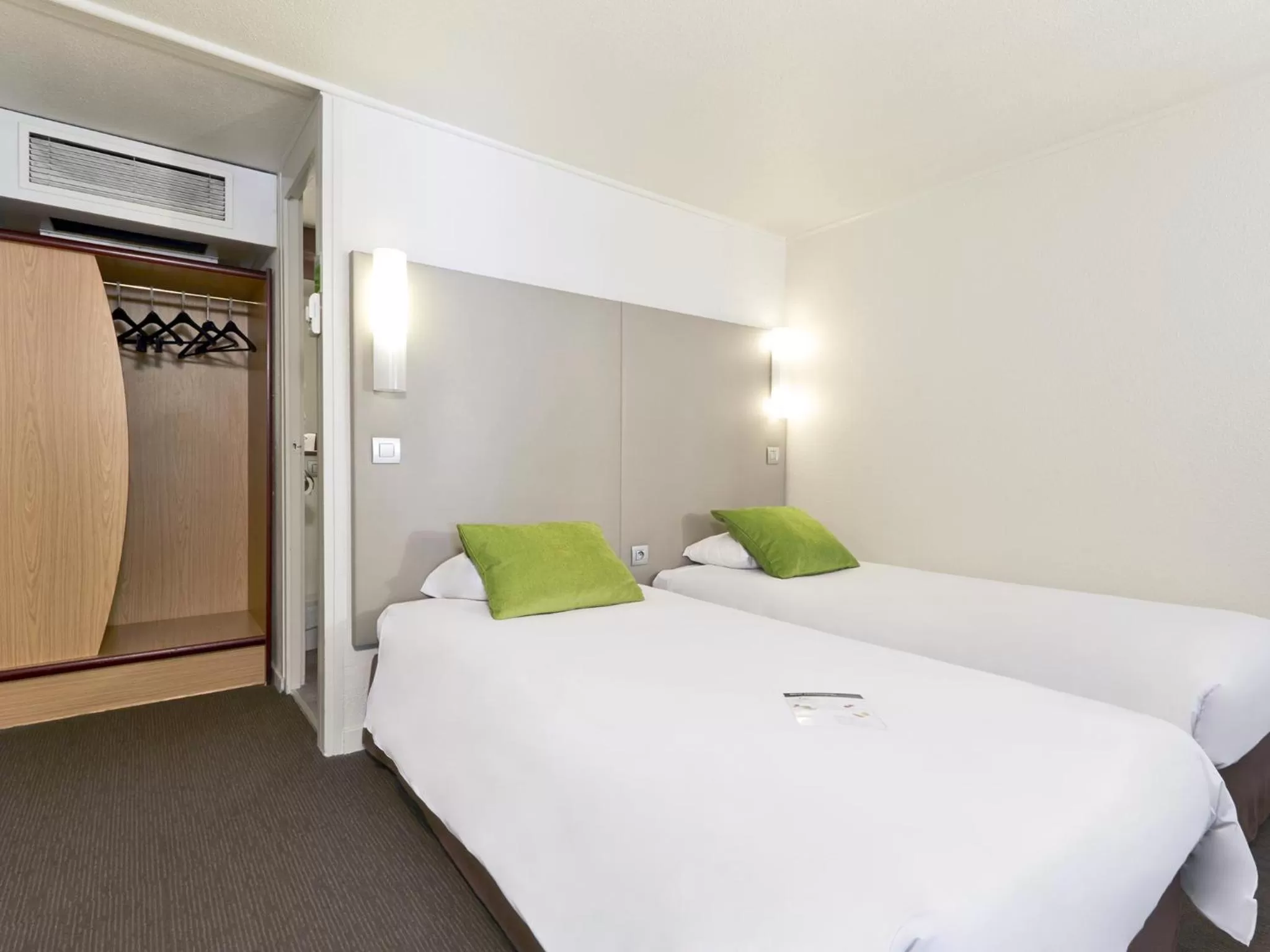 Twin Room in Campanile Lyon Nord - Ecully