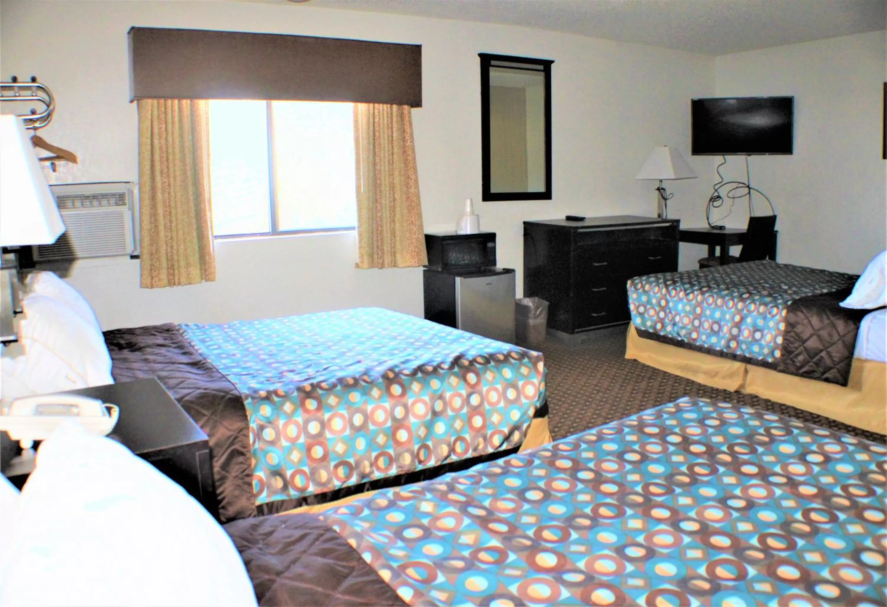 Superior Queen Room with Three Queen Beds - Non-Smoking in Knights Inn Payson