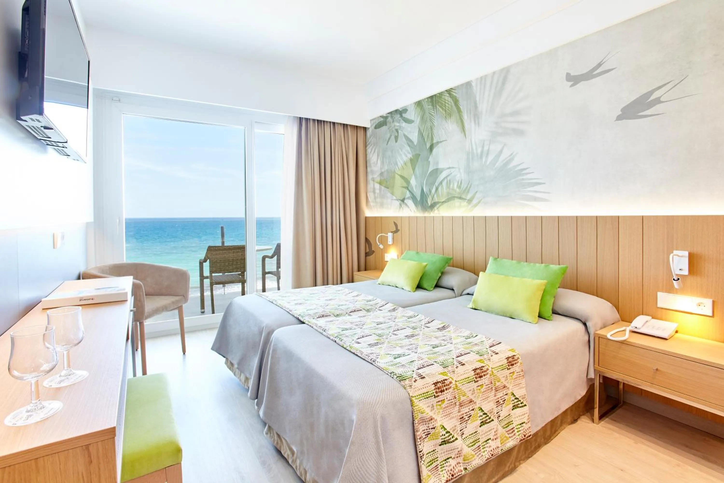 Twin Room with Sea View in Universal Hotel Castell Royal