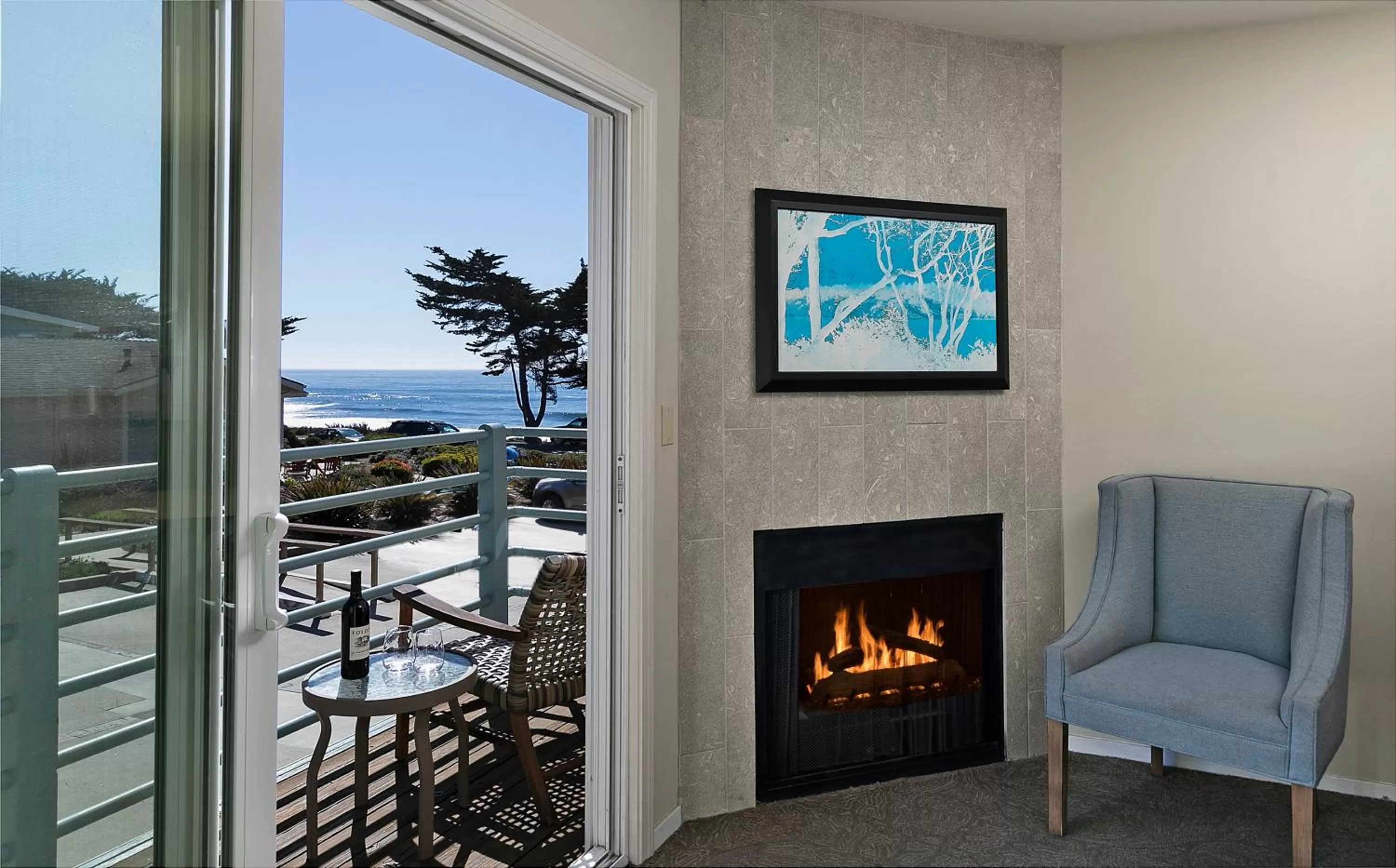 King Room with Partial Ocean View in Cambria Landing Inn and Suites