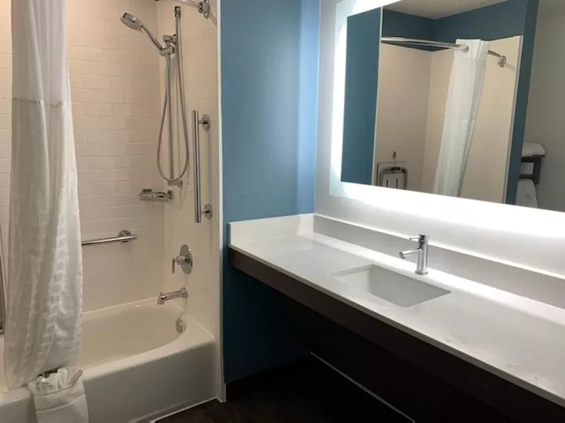 Queen Room  with Tub - Disability Access/Non-Smoking in WoodSpring Suites Pecos