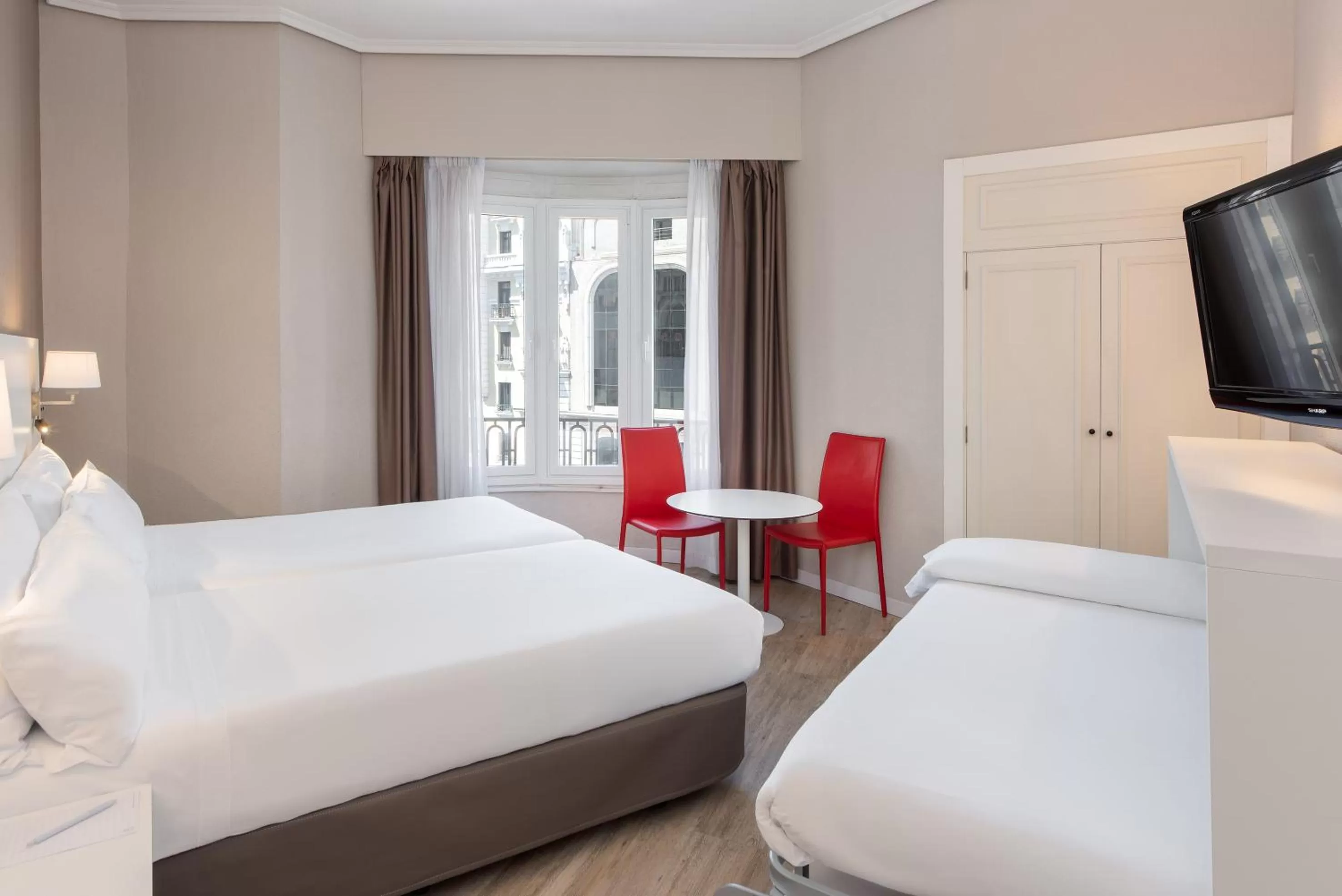 Triple Room in Hotel Madrid Gran Via 25, Affiliated by Meliá