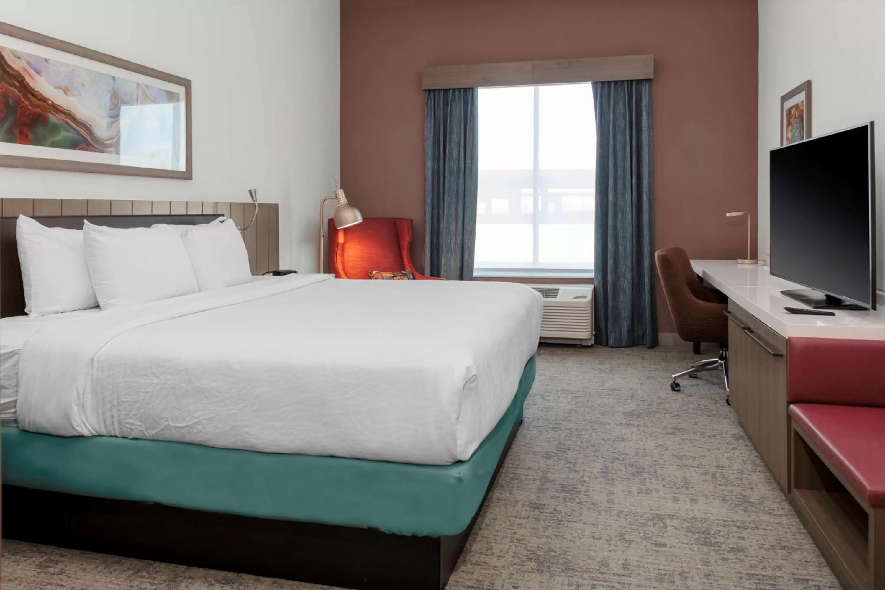 King Room with Mobility Accessible Tub in Hilton Garden Inn Chandler Downtown