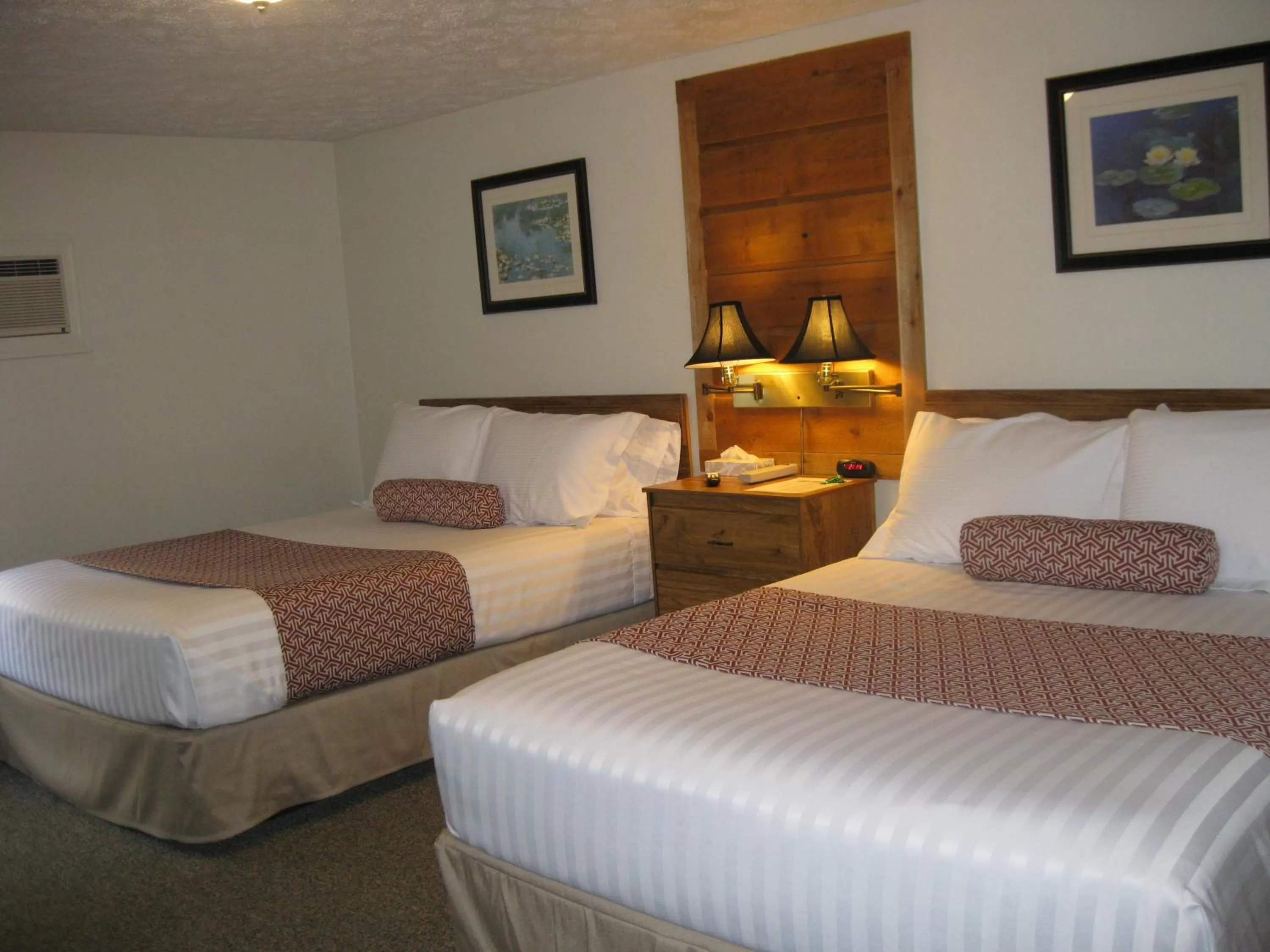 Deluxe Queen Room in Boyne City Motel