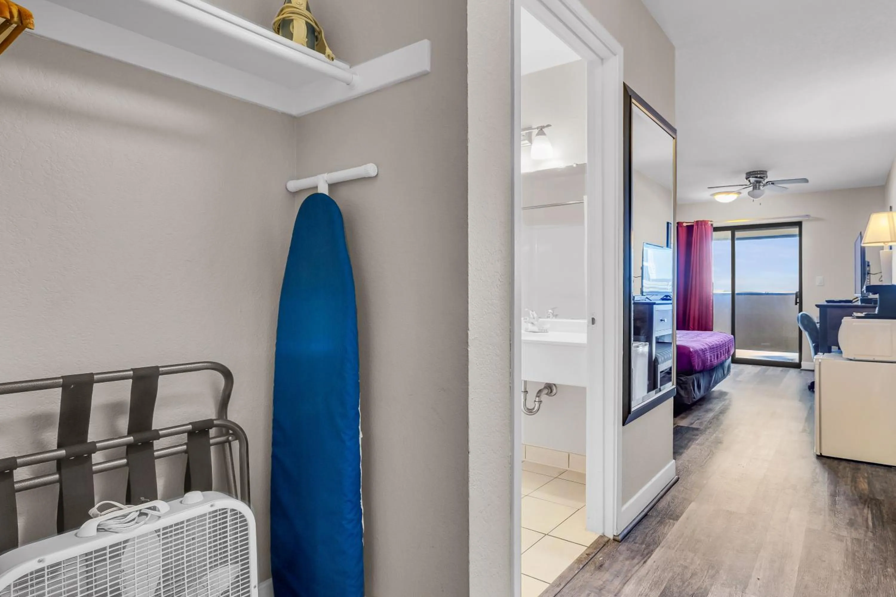 King Room with Balcony in Bay Breeze Inn