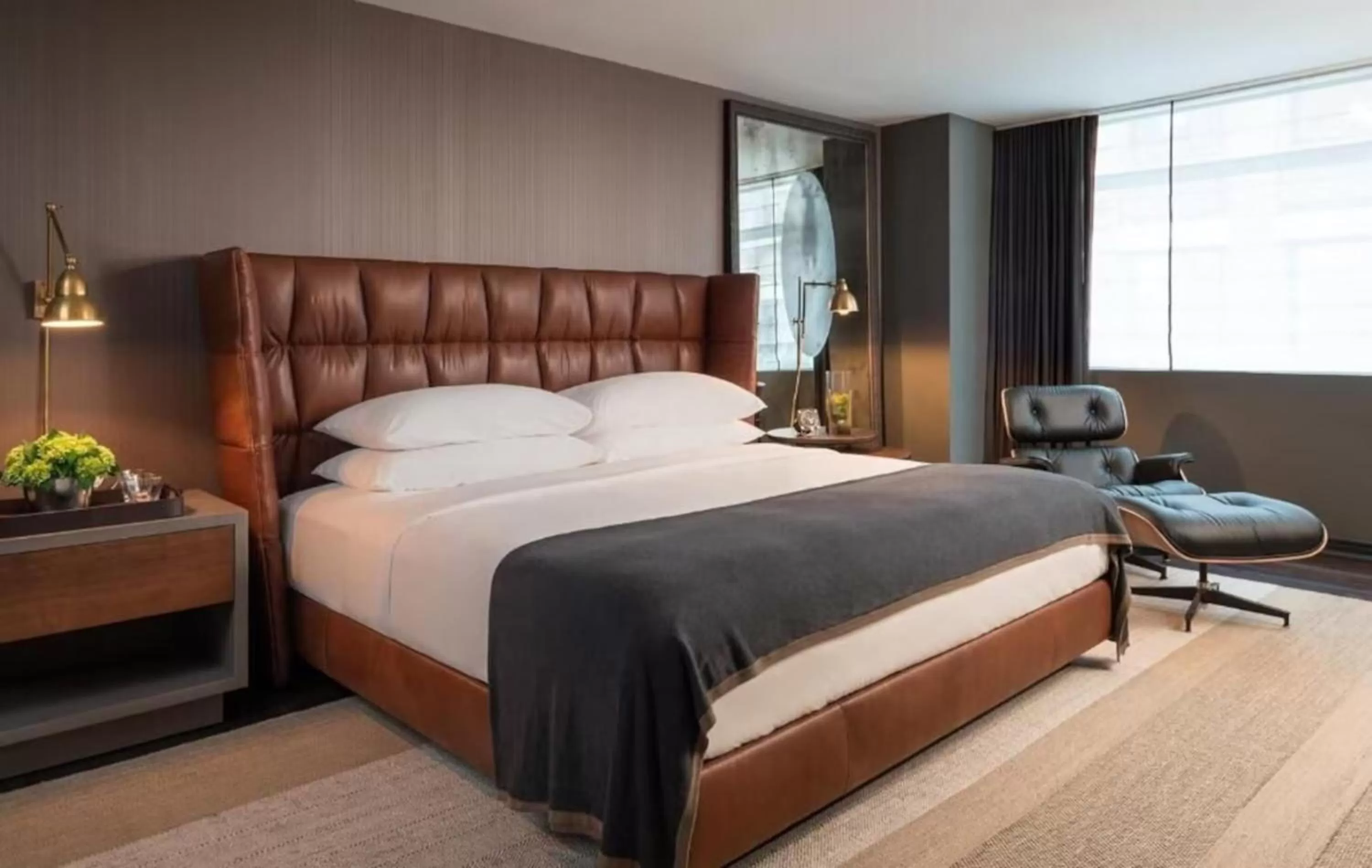 King Room with Mobility Accessible Roll-In Shower in Hotel AKA Boston Common