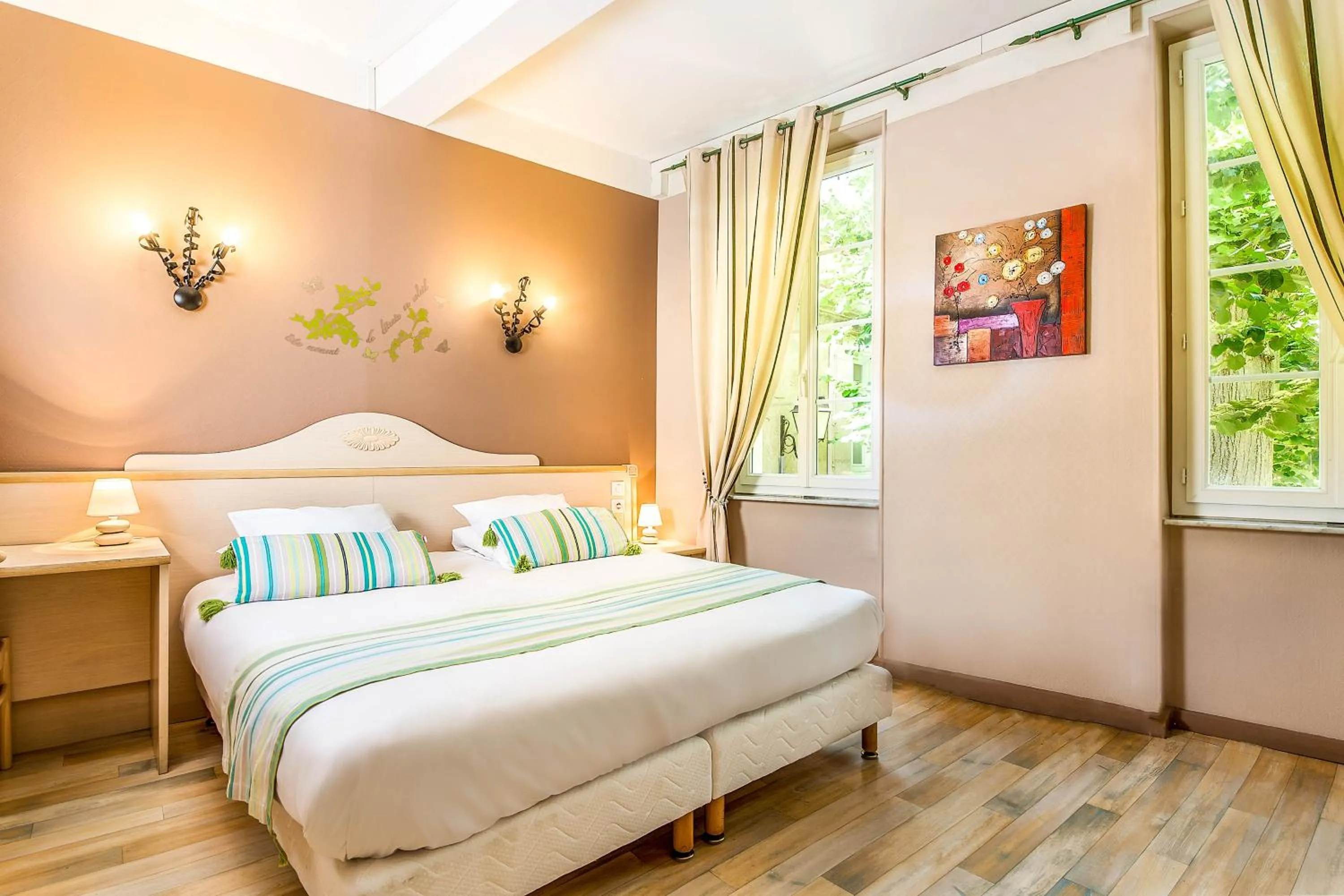 Large Double Room in Logis Hôtel Restaurant Résidence