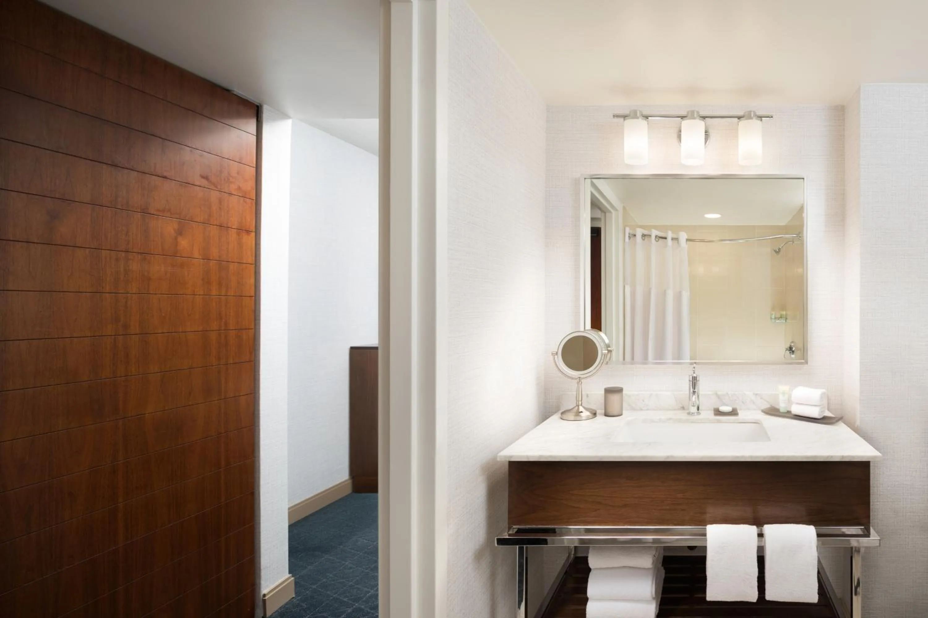 King Room with Accessible Shower - Disability Access in Grand Hyatt San Antonio River Walk