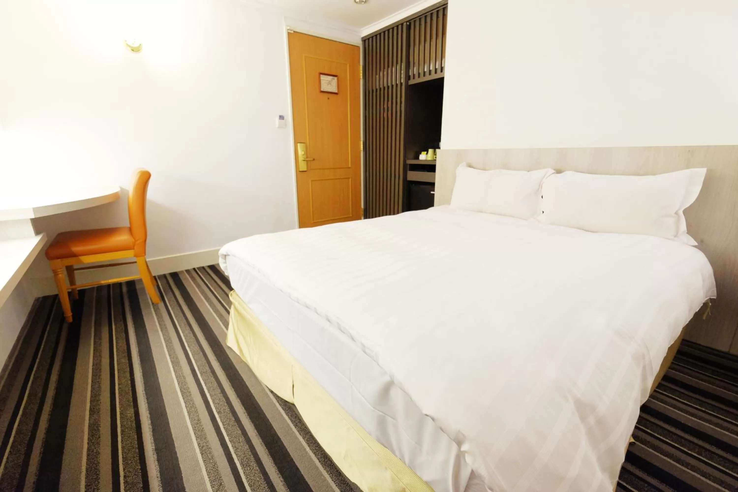 Standard Double Room with no Window (No Breakfast) - single occupancy in Dynasty Hotel
