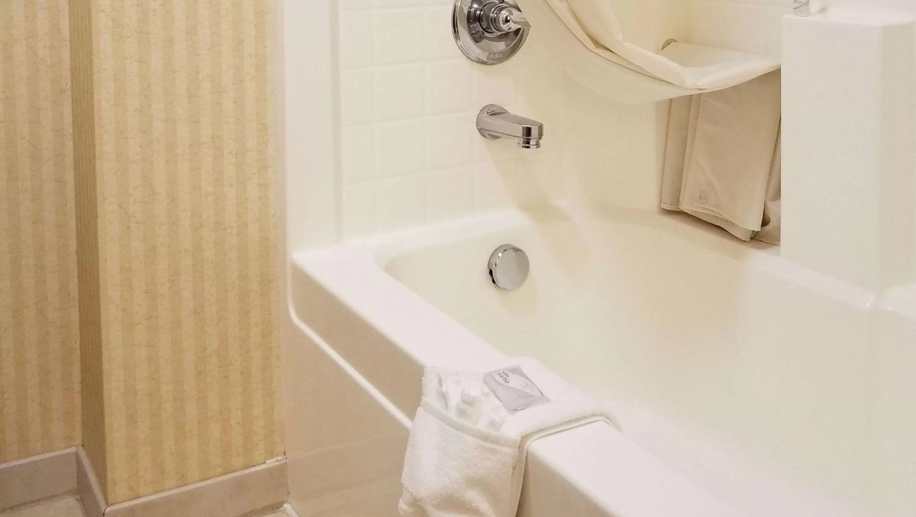 Deluxe King Suite in Clatskanie River Inn