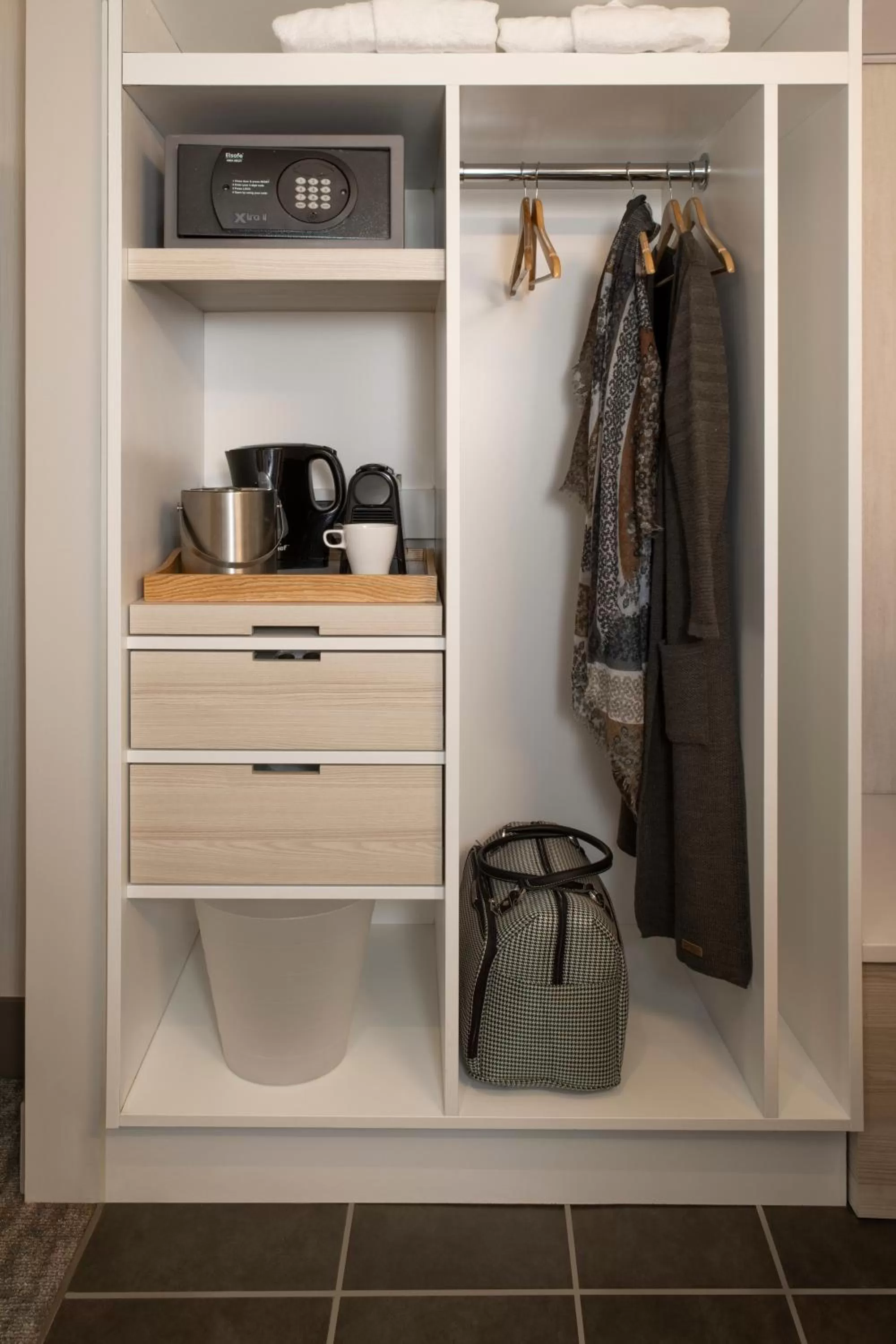 Premium Room with Two Twin and Queen Bed in Banff Aspen Lodge