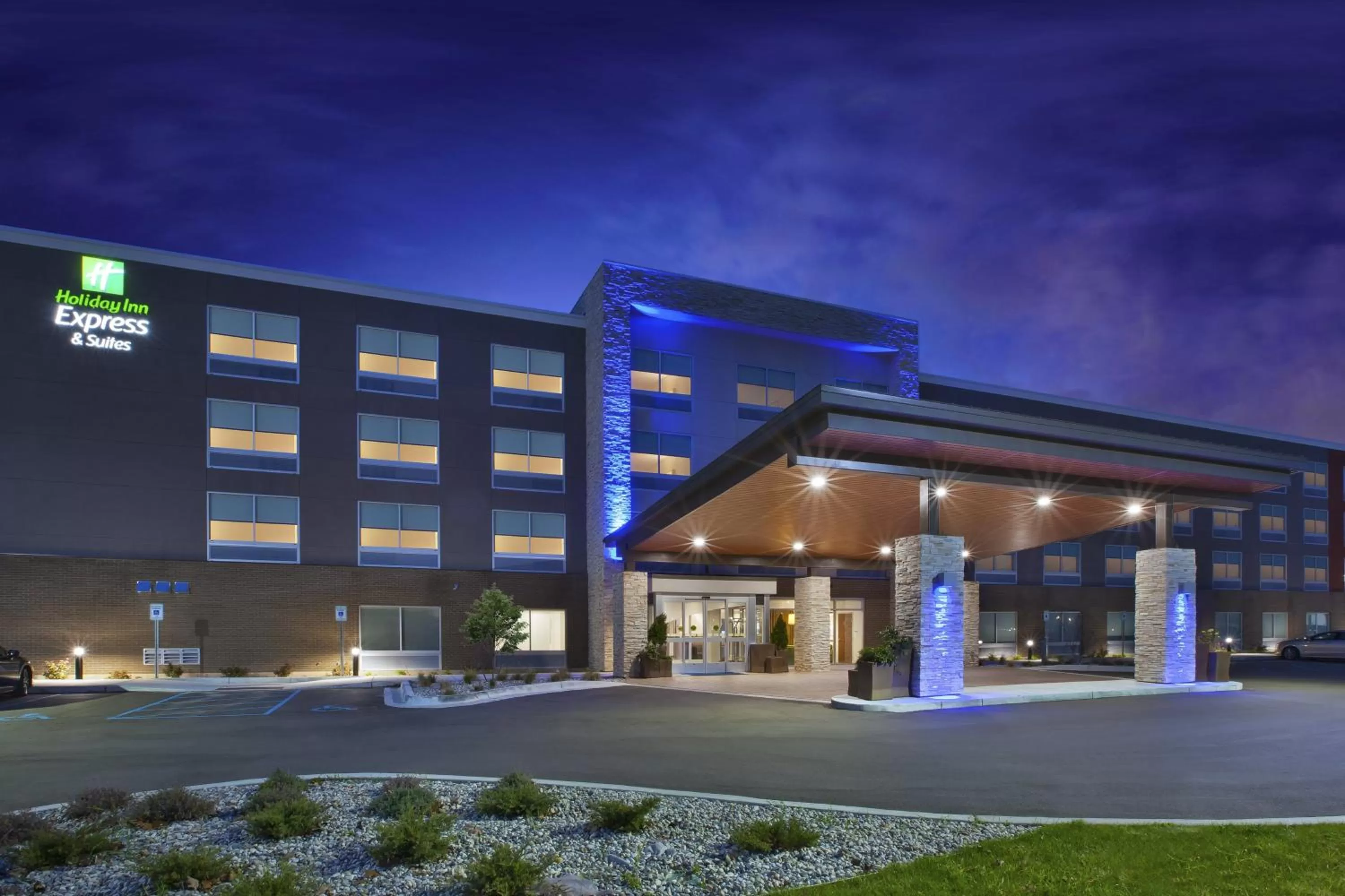 Holiday Inn Express & Suites Grand Rapids Airport North by IHG