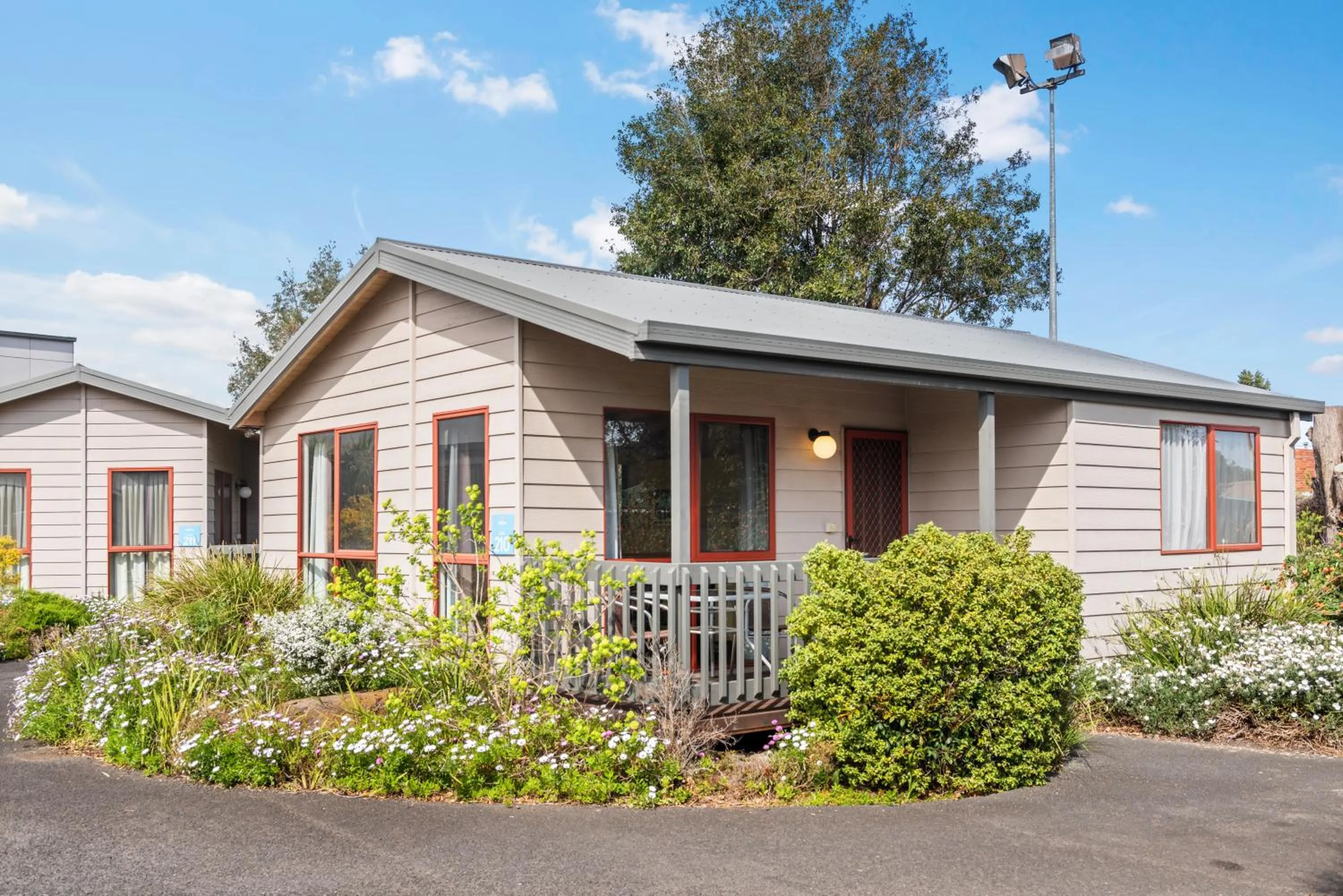 Superior 1 Bedroom Cabin  in Discovery Parks - Melbourne