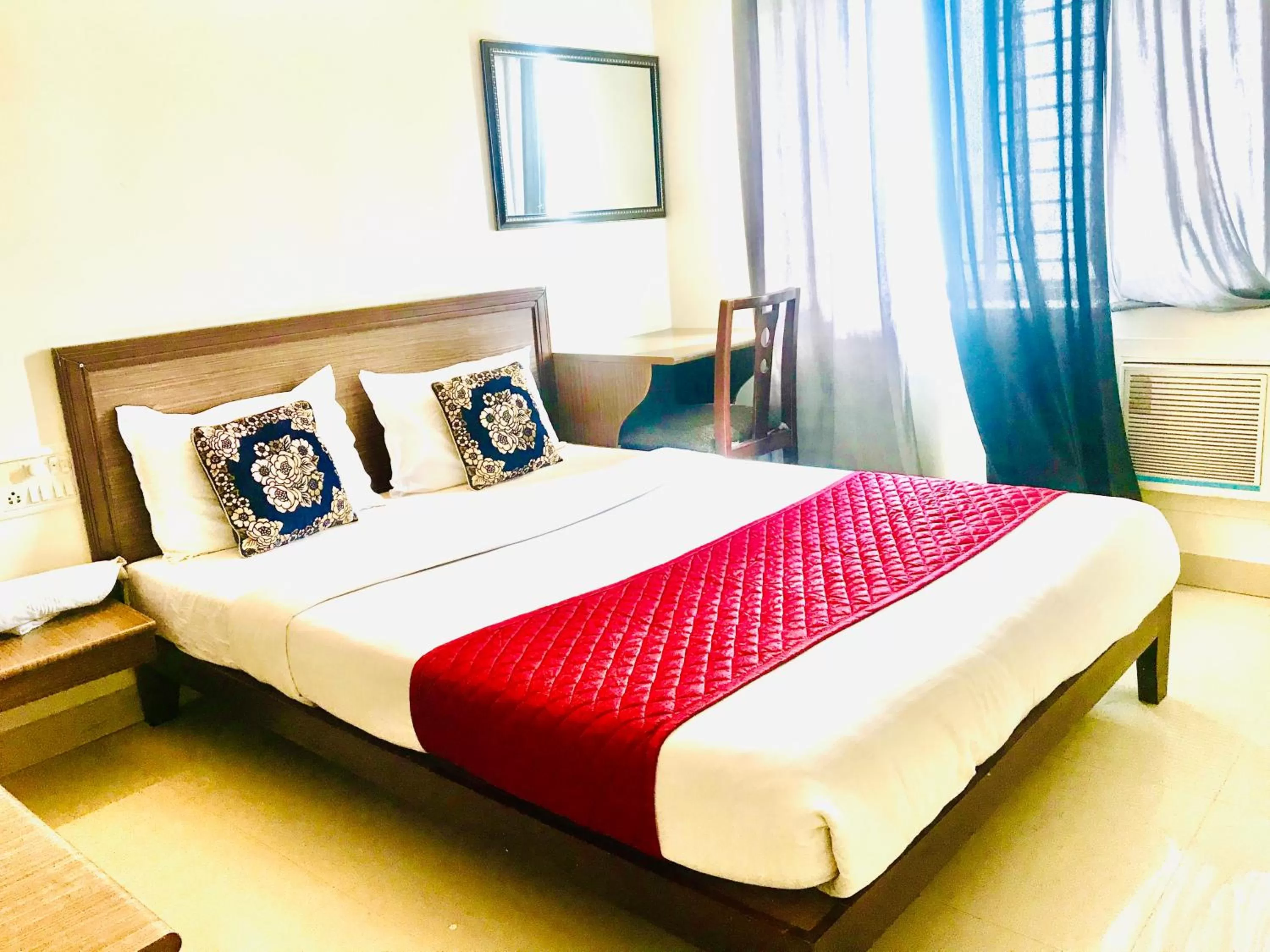 Deluxe Double Room in Hotel Half Moon Chennai