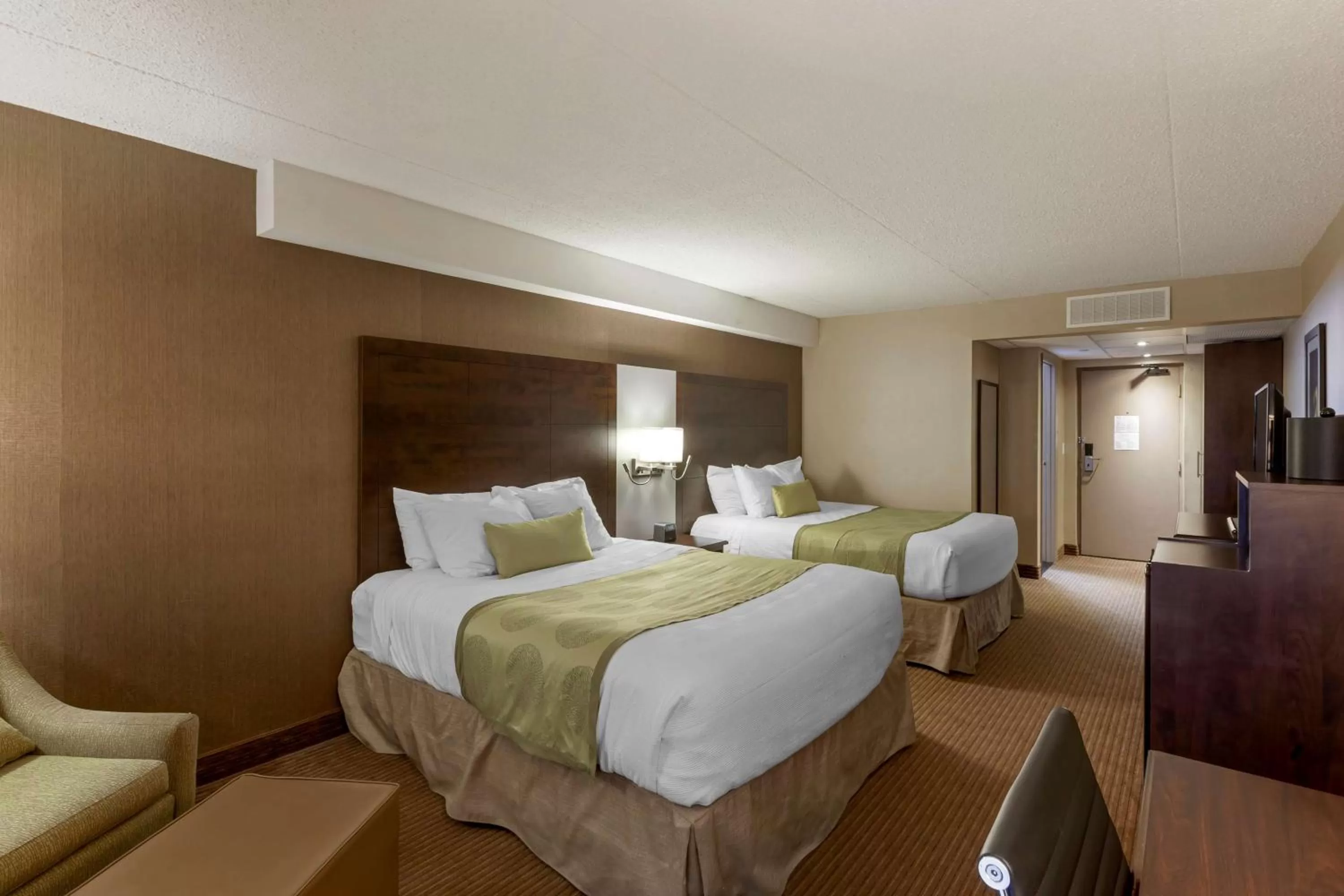 Queen Room with Two Queen Beds - Disability Access in Best Western Plus Leamington Hotel & Conference Centre