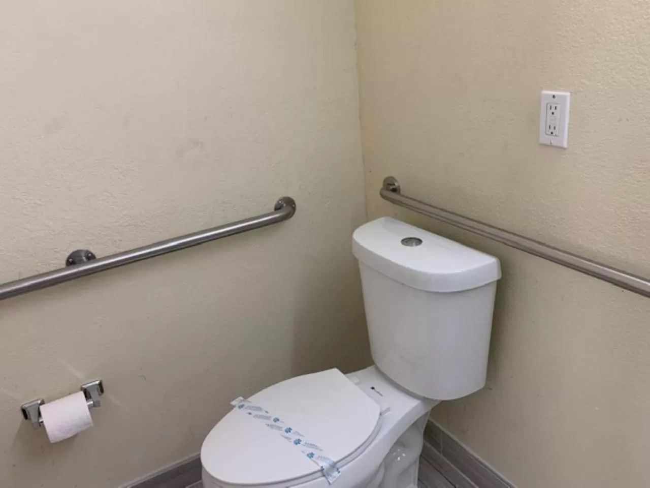 Two Double Beds - Disability Access Non-Smoking in Americas Best Value Inn and Suites -Yucca Valley