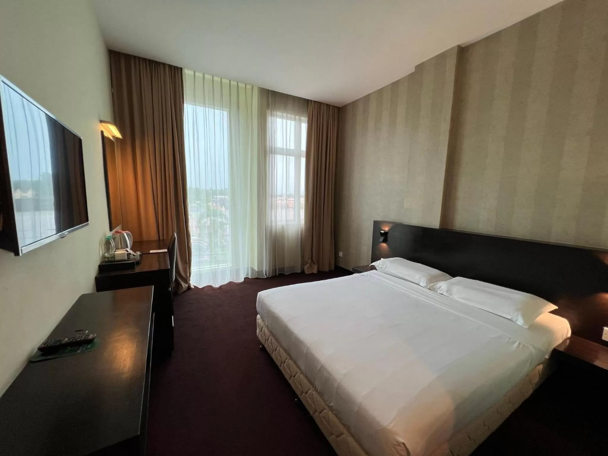 Superior Queen Room in SSL Traders Hotel