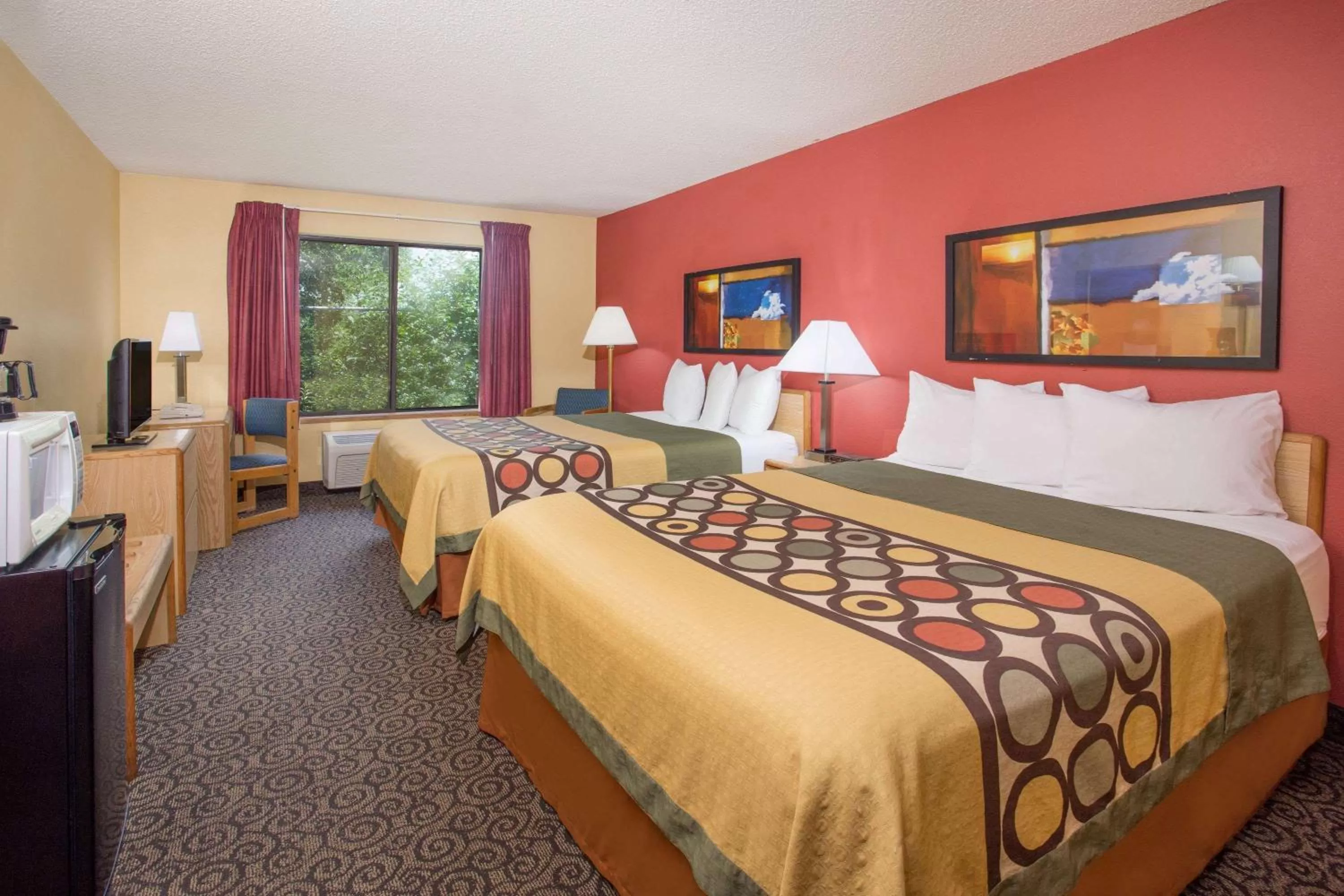 Queen Room with Two Queen Beds - Non-Smoking in Super 8 by Wyndham Appleton