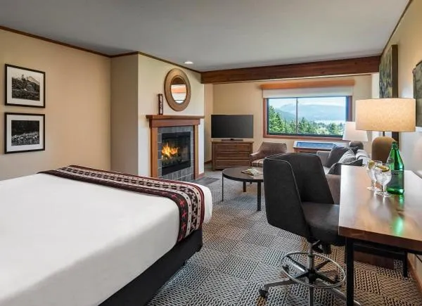 Premier River Fireside Room in Skamania Lodge