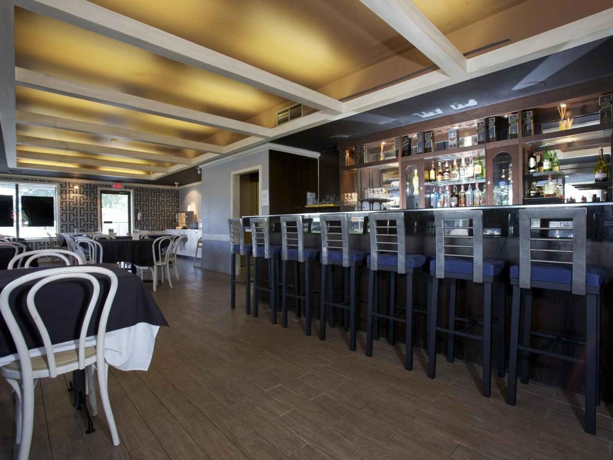 Restaurant/places to eat in Howard Johnson by Wyndham Niagara Falls