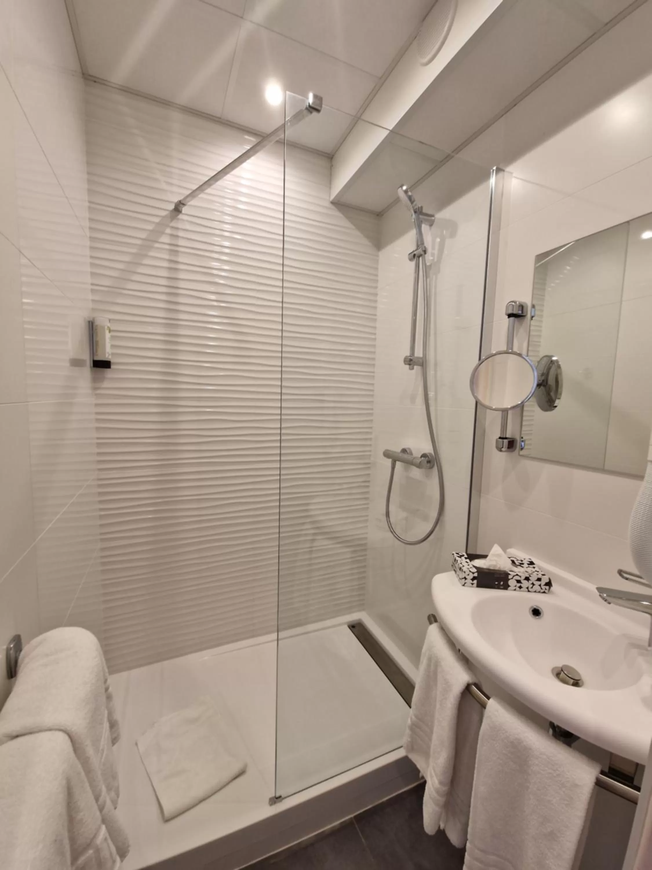 Standard Double Room in Logis VIGNES BLANCHES*** Hôtel Cosy et restaurant de terroir