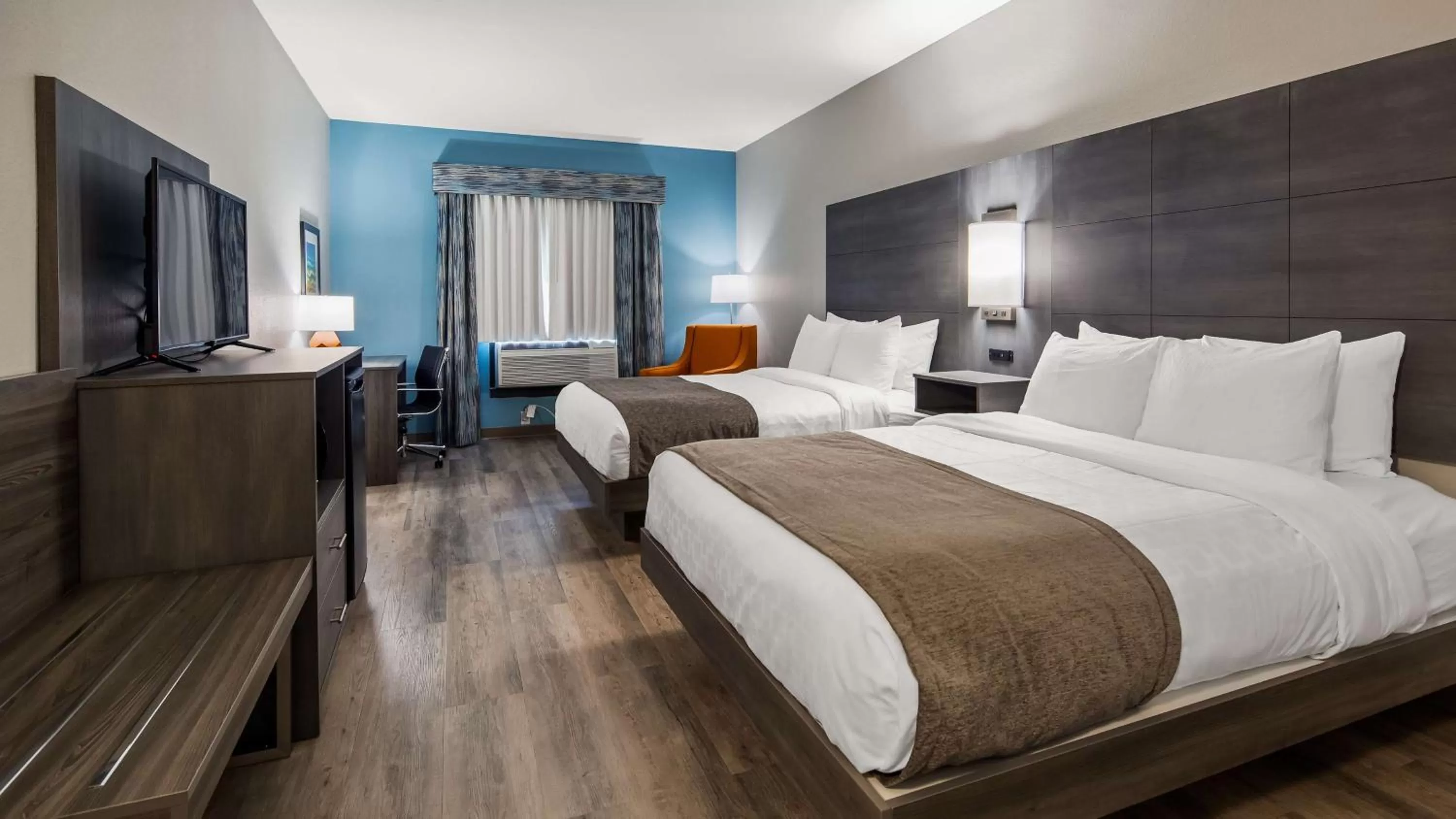 Queen Room with Two Queen Beds and Mobility Accessible Roll-In Shower in Best Western Shallotte / Ocean Isle Beach Hotel