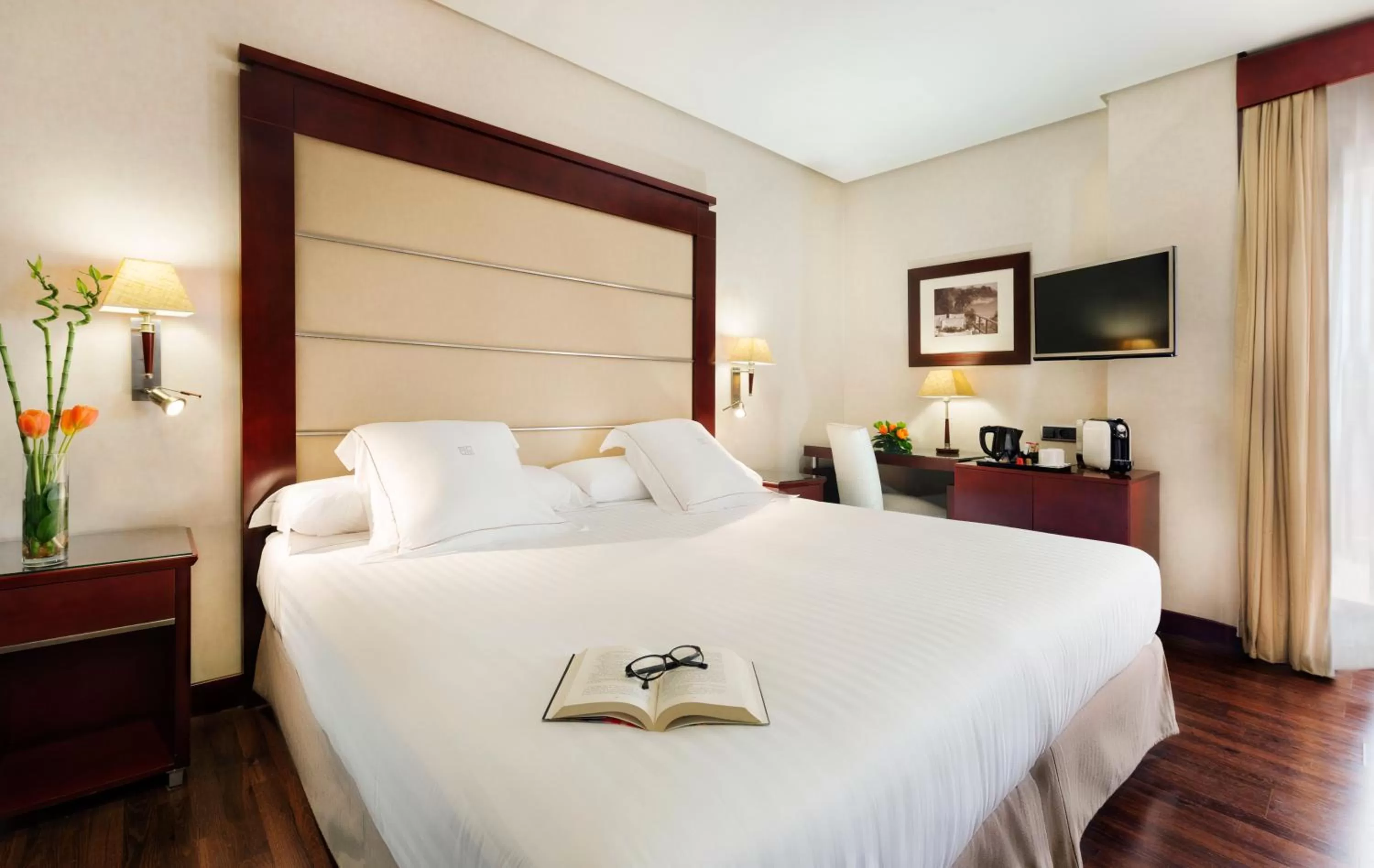 Junior Suite with Terrace in Hotel Valencia Center