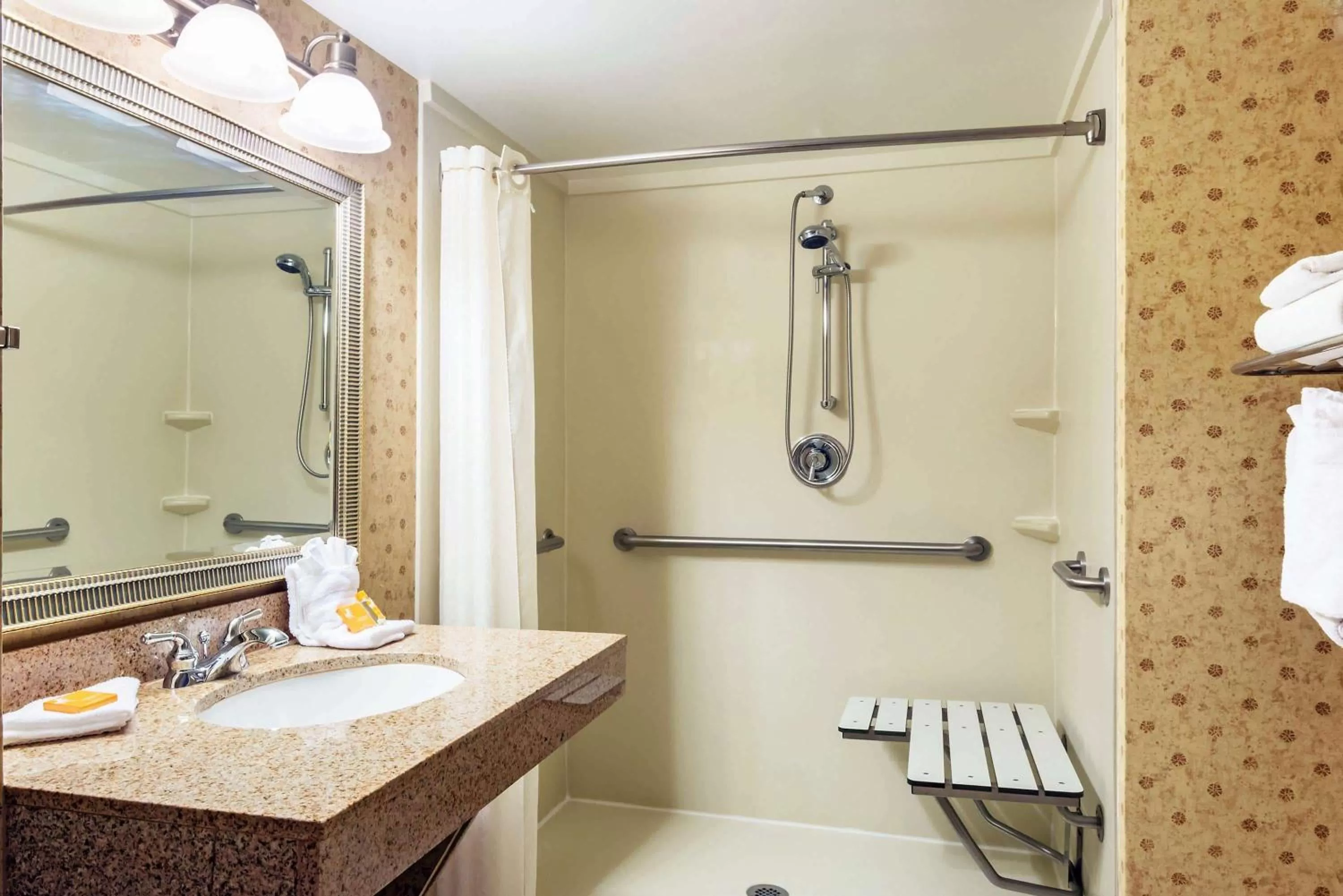 King Room - Disability Access in La Quinta by Wyndham Kennewick