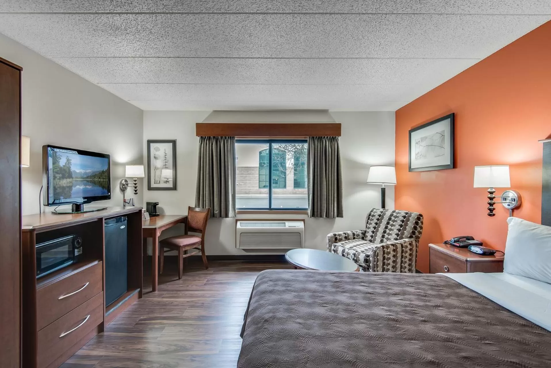 Queen Room - Mobility Access/Non-Smoking in AmericInn by Wyndham Coon Rapids