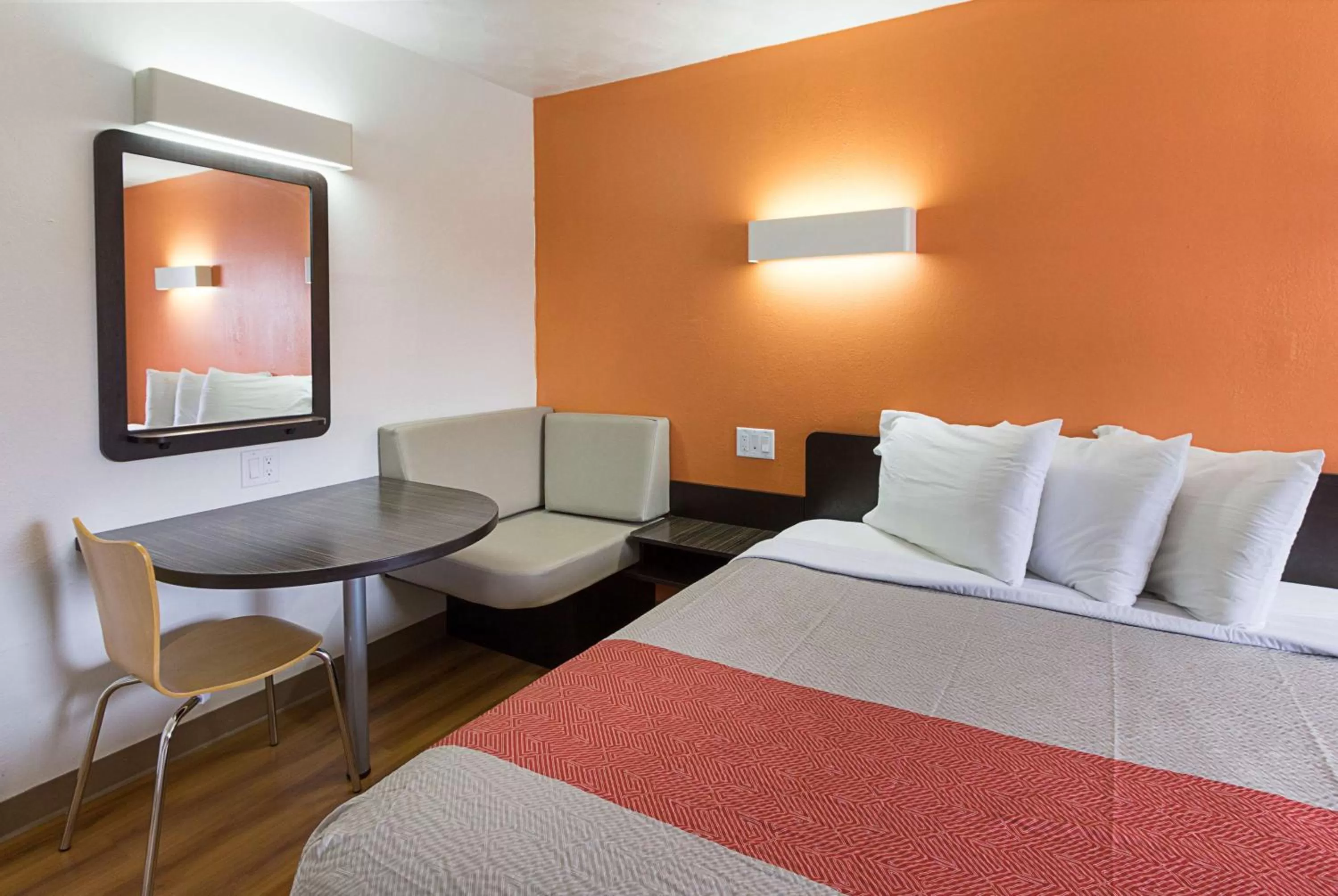 Deluxe King Room - single occupancy - Smoking in Motel 6-Sidney, OH