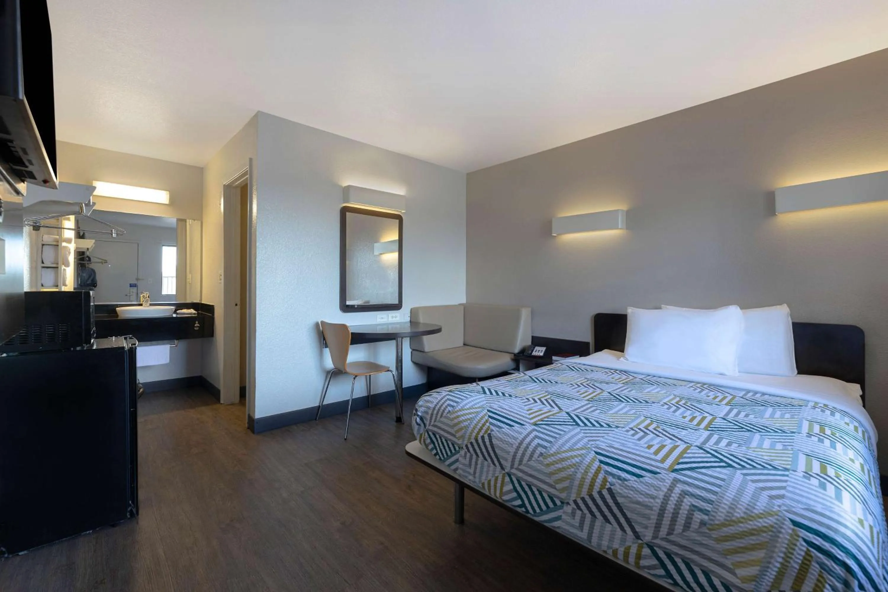 Double Room - Disability Access - Roll In Shower in Motel 6-San Antonio, TX - West SeaWorld