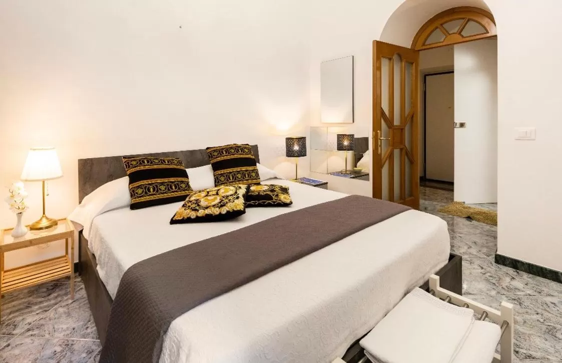 Double Room with Private Bathroom in Suite Incentro Salerno