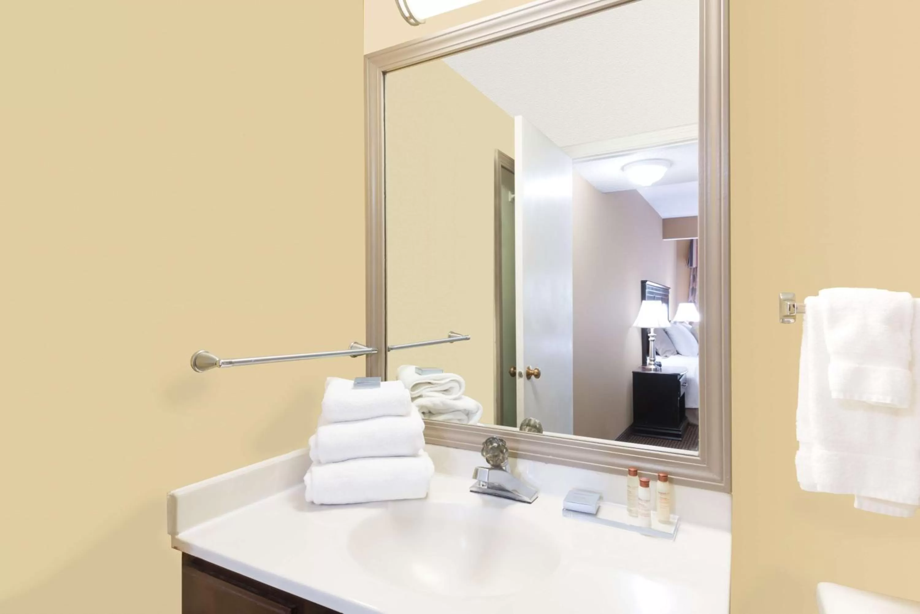 Queen Studio Suite - Non-Smoking in Hawthorn Extended Stay by Wyndham Dayton