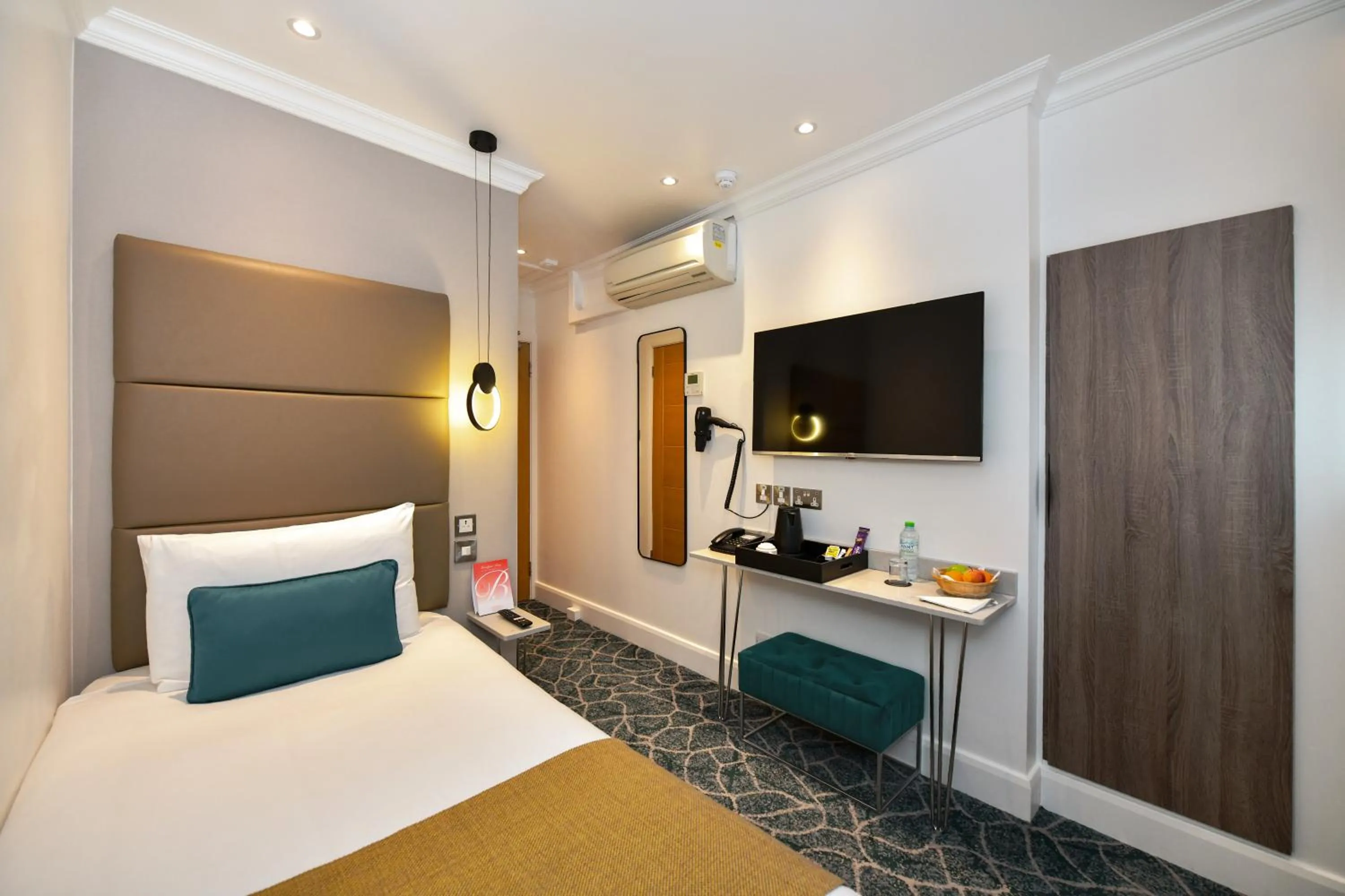 Deluxe Single Room in Queens Park Hotel