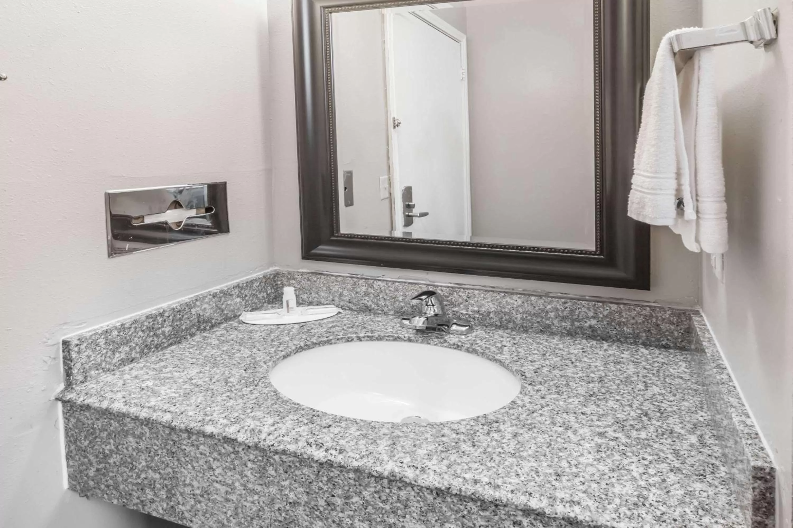 King Room - Non-Smoking in Super 8 by Wyndham Chickasha