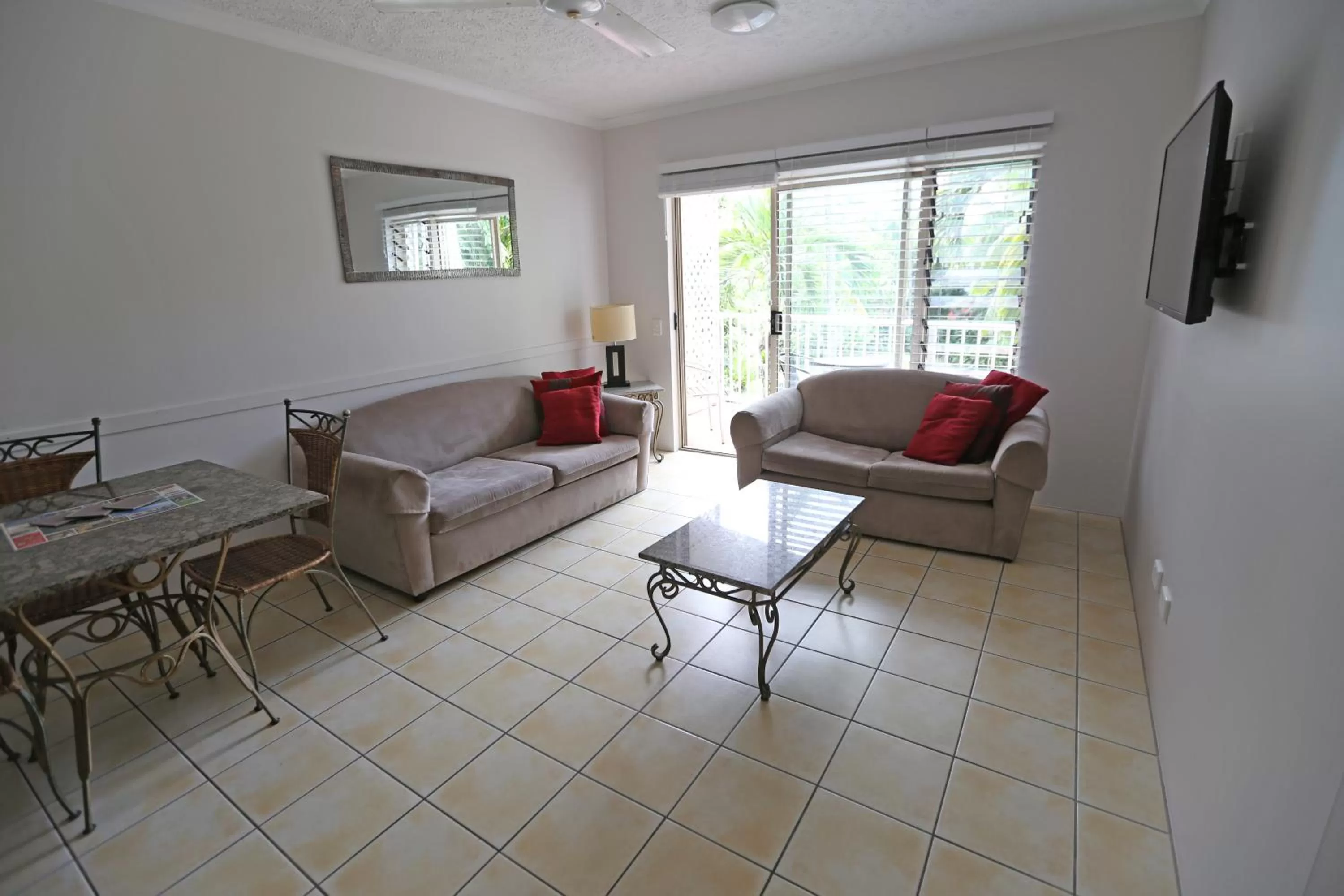 One-Bedroom Apartment with Garden View in Cairns Beach Resort