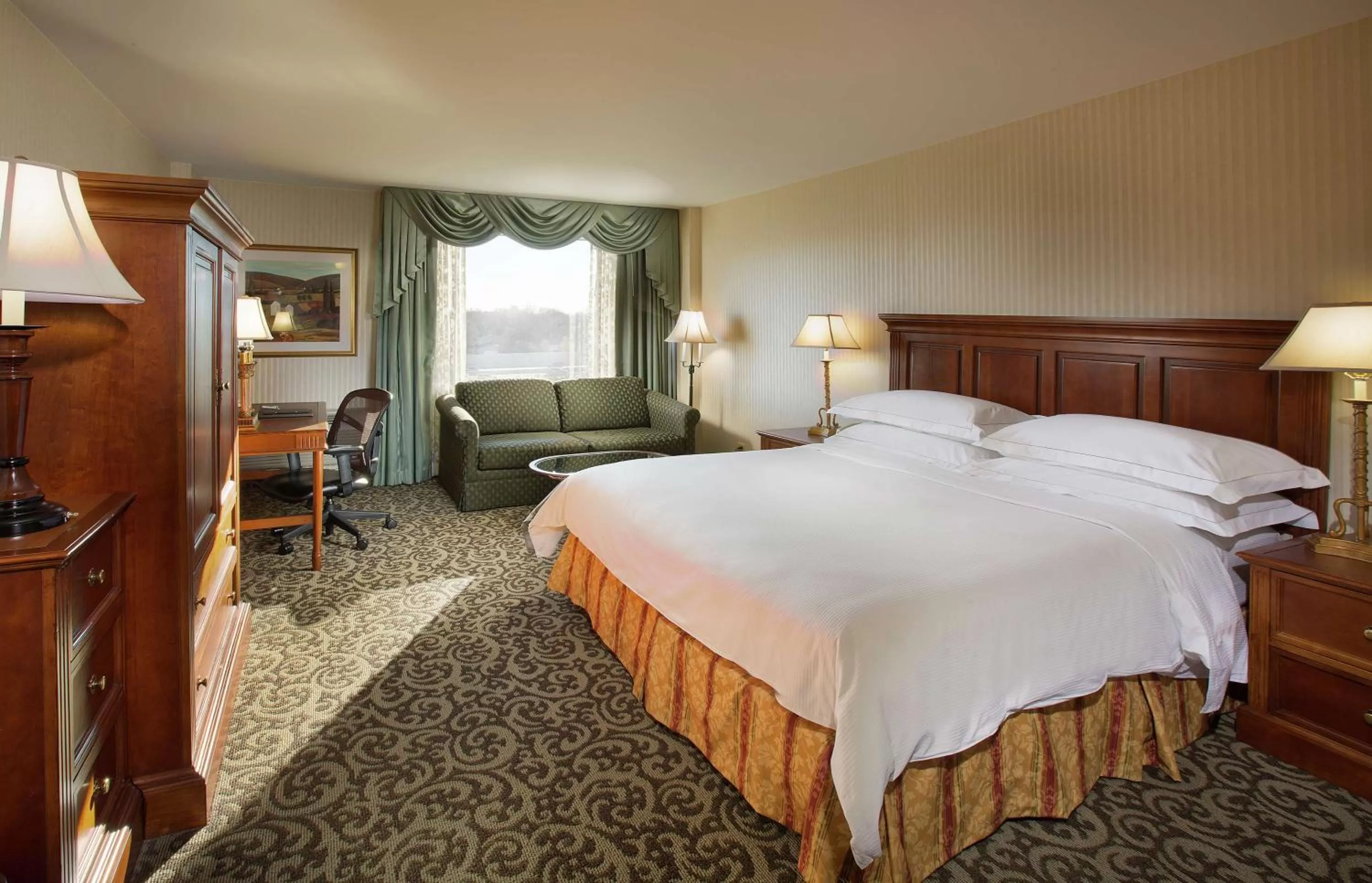 King Room with Sofa Bed in DoubleTree by Hilton Lisle Naperville