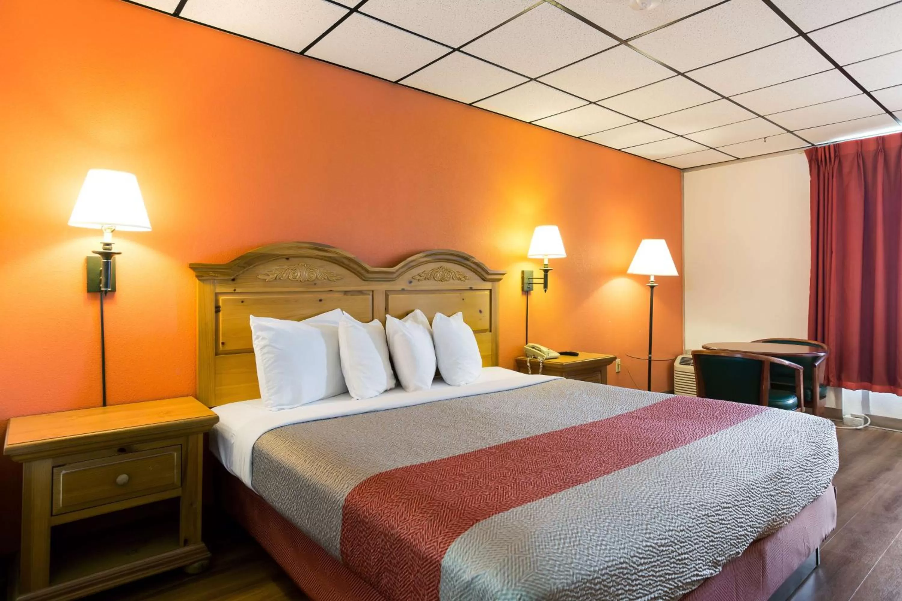 Deluxe King Room - Non-Smoking in Motel 6-Clarksville, TN