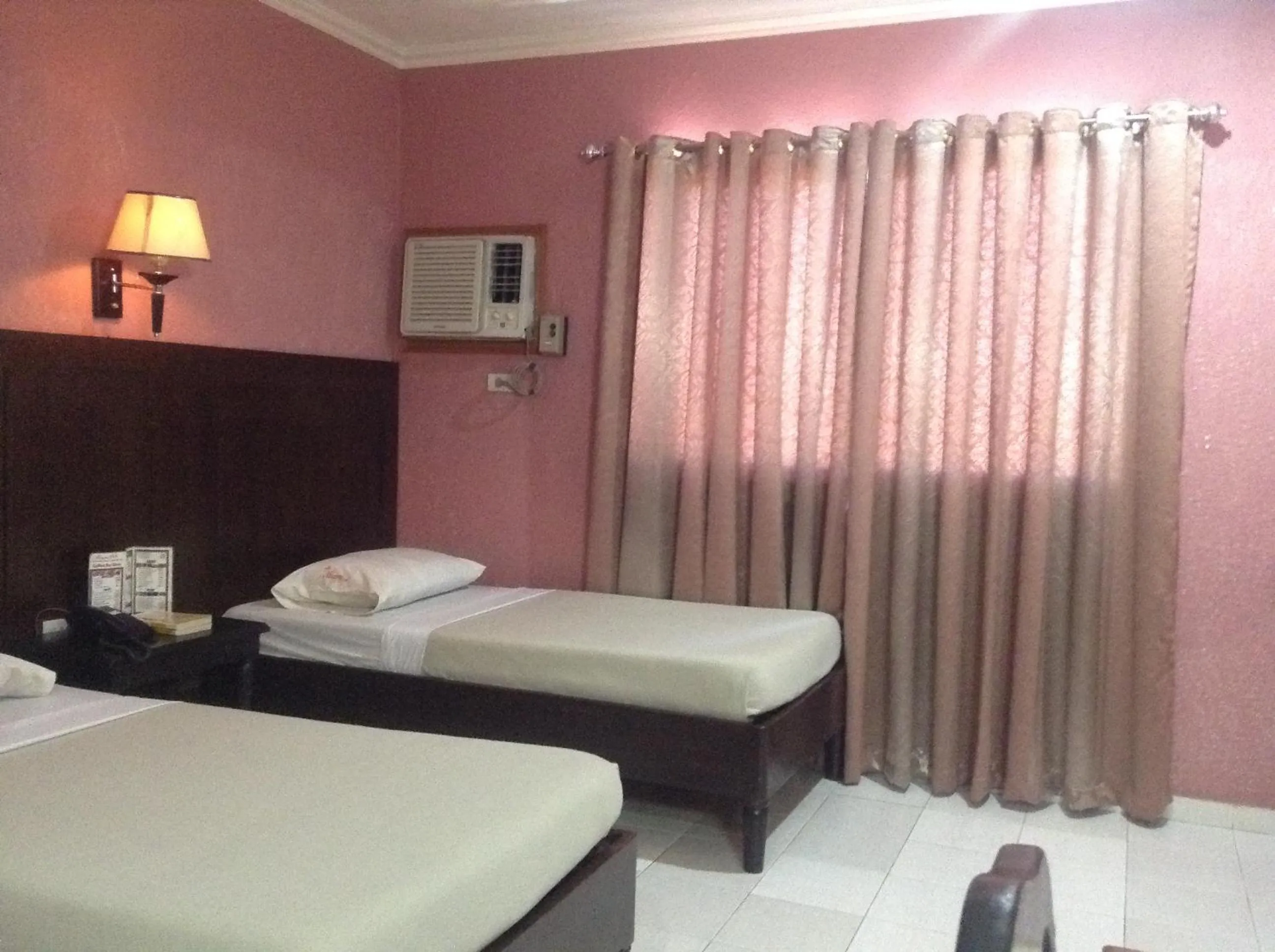 Standard Twin Room - single occupancy in Miami Inn