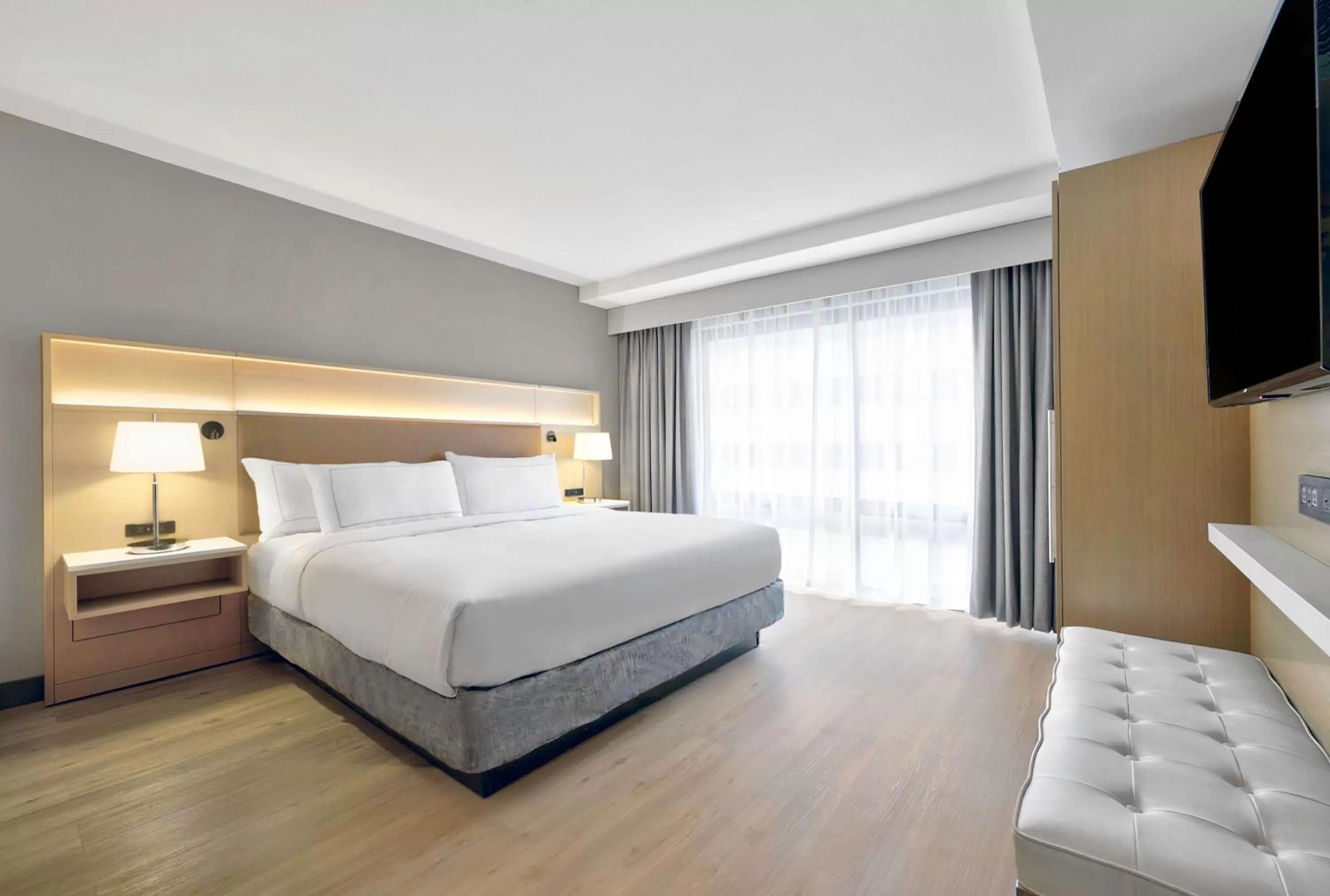 King Suite in DoubleTree by Hilton Davenport