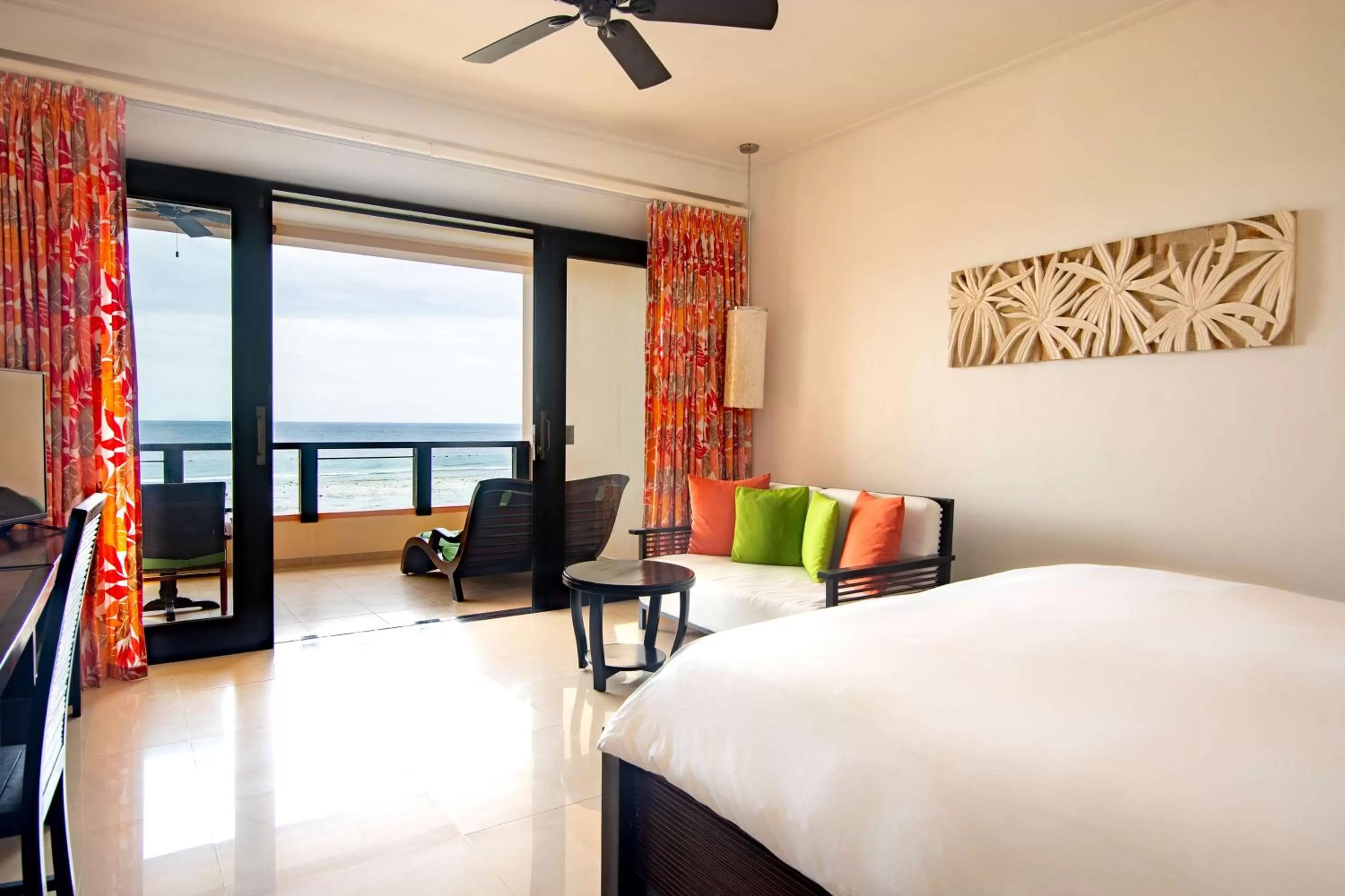 King Grand Deluxe Room with Ocean View - single occupancy in DoubleTree by Hilton Seychelles Allamanda Resort & Spa