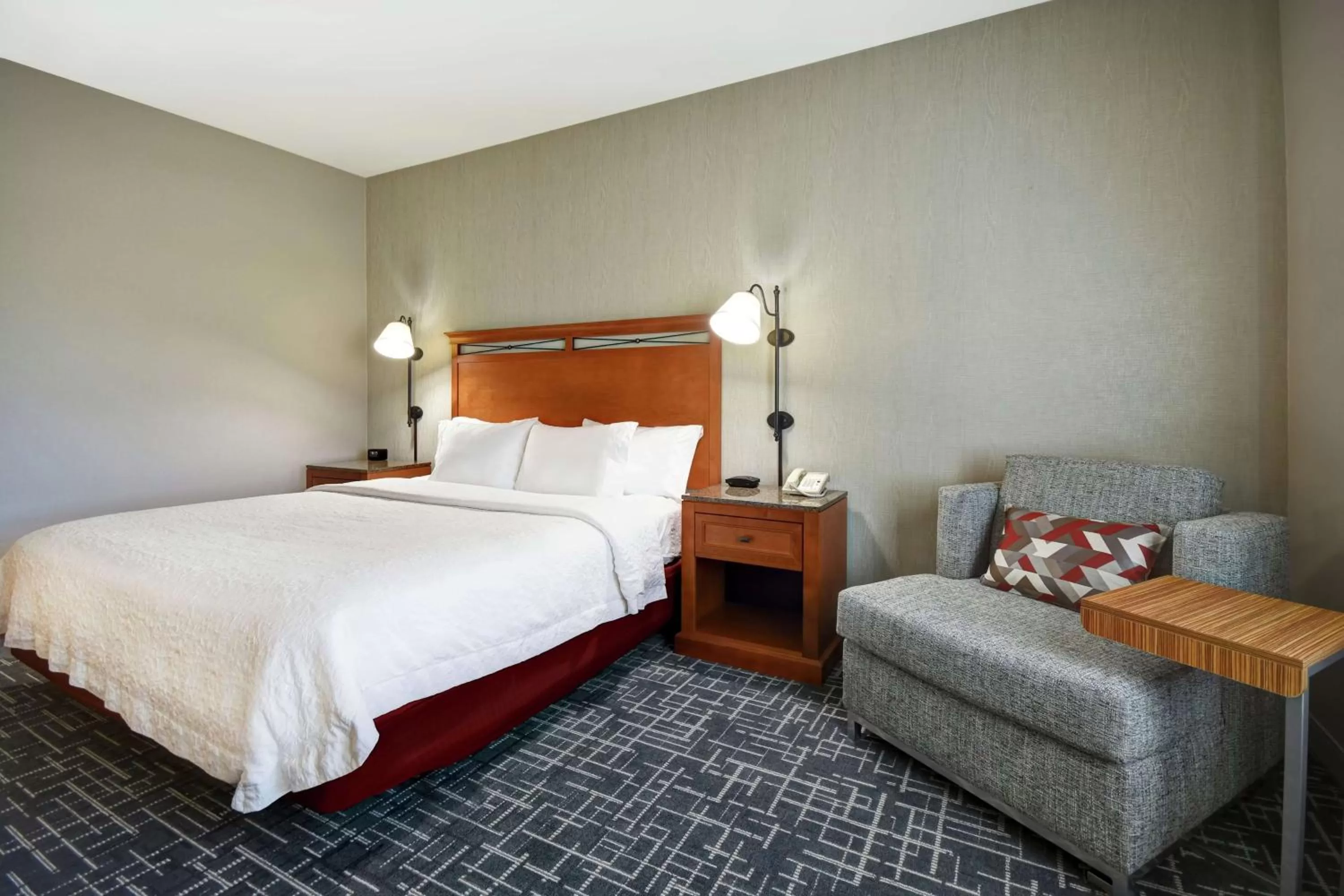 King Room with Accessible Tub - Mobility and Hearing Access/Non-Smoking in Hampton Inn & Suites Salt Lake City-West Jordan