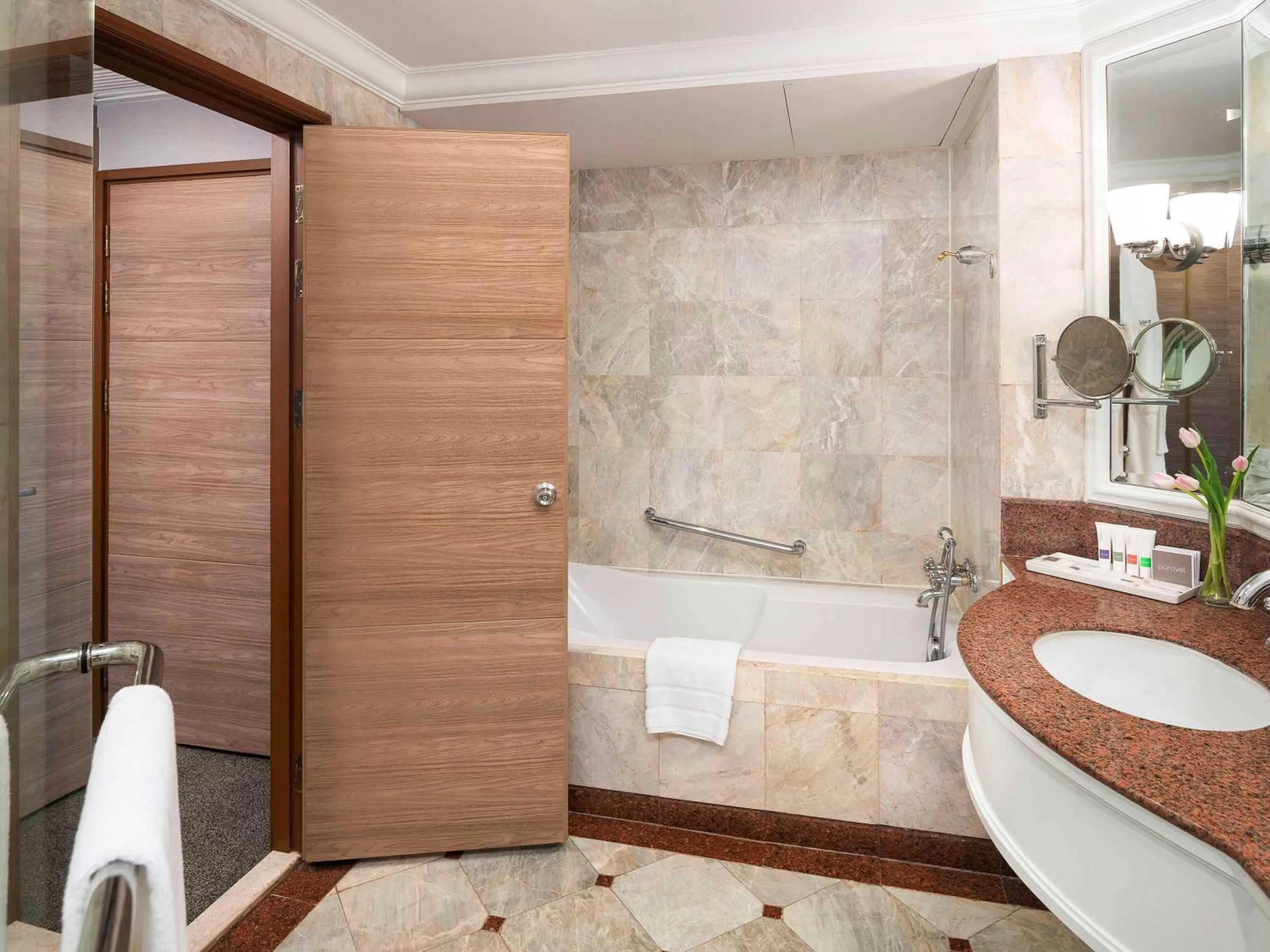 Swiss Executive in Swissotel Bangkok Ratchada