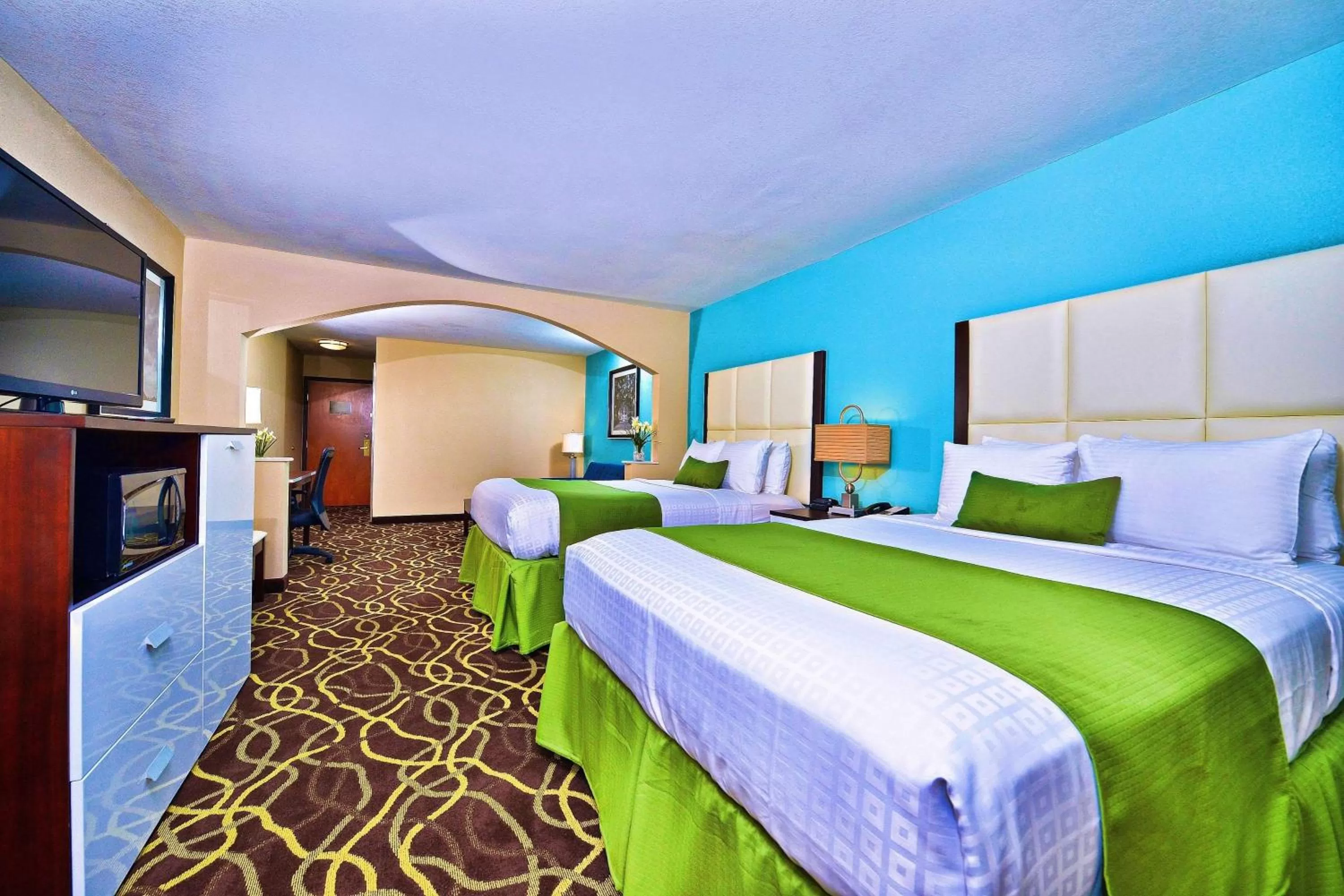 Queen Suite with Two Queen Beds and Roll-In Shower - Disability Access/Non-Smoking in Best Western Plus Savannah Airport Inn and Suites