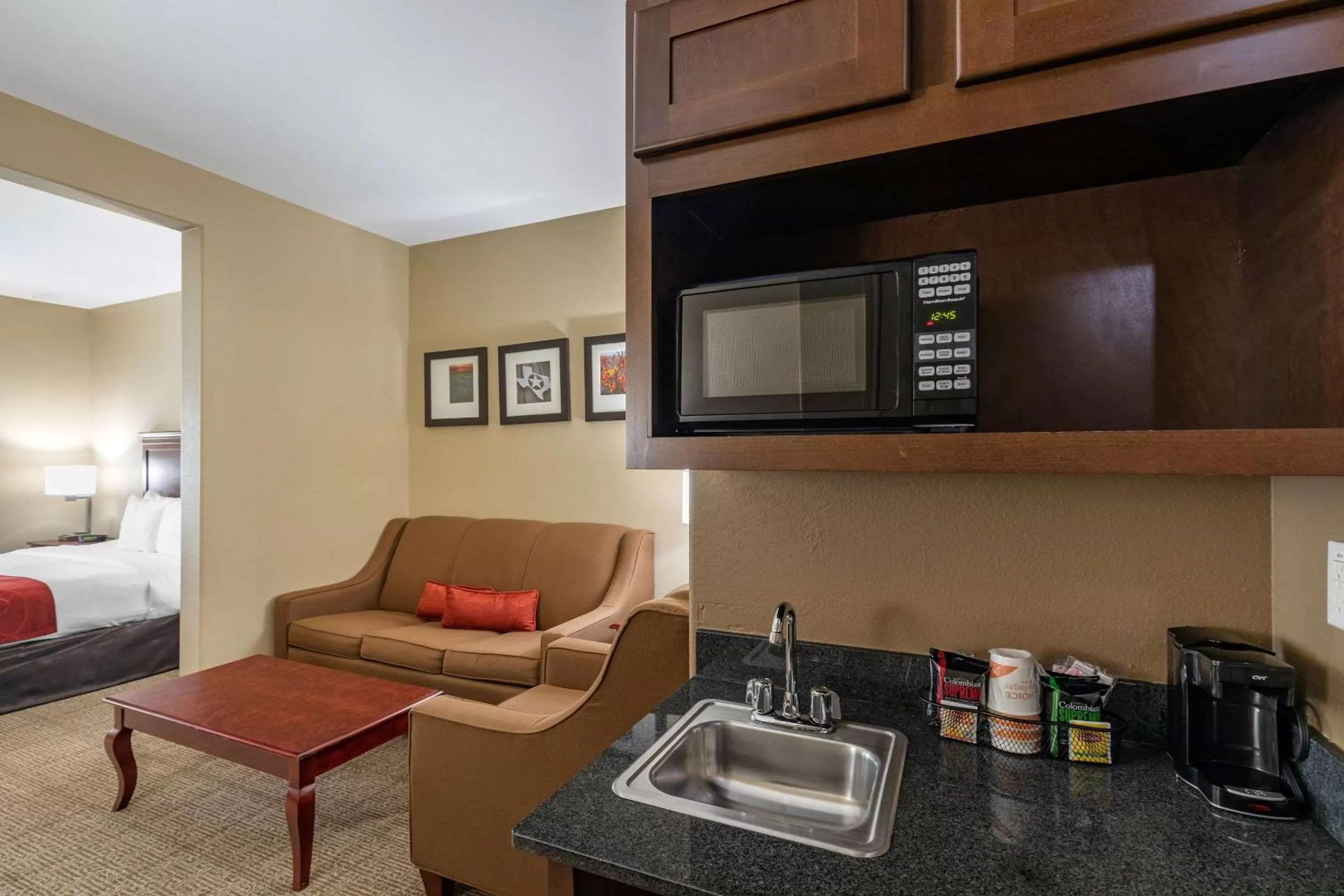 King Suite - Non-Smoking in Comfort Suites Ennis