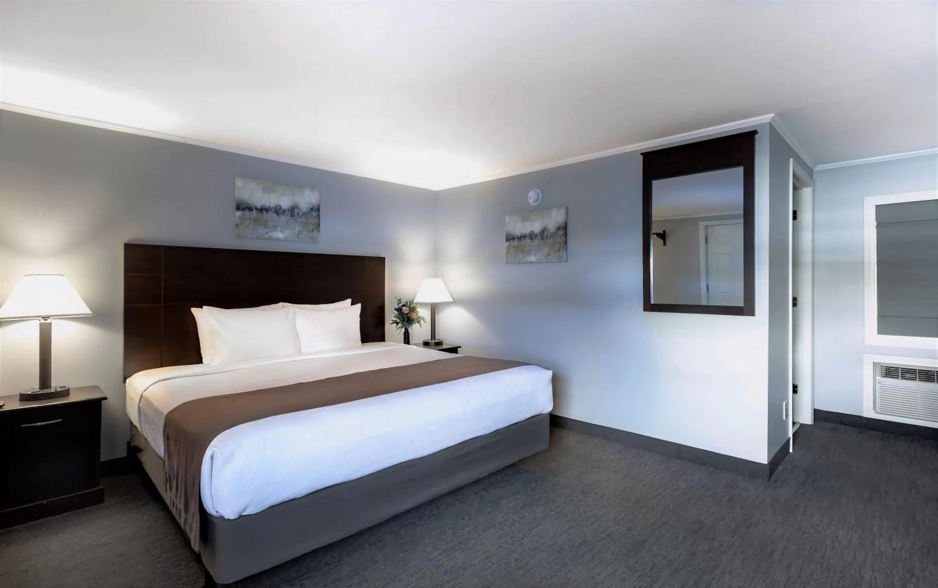 Standard King Room in Mt. Madison Inn & Suites