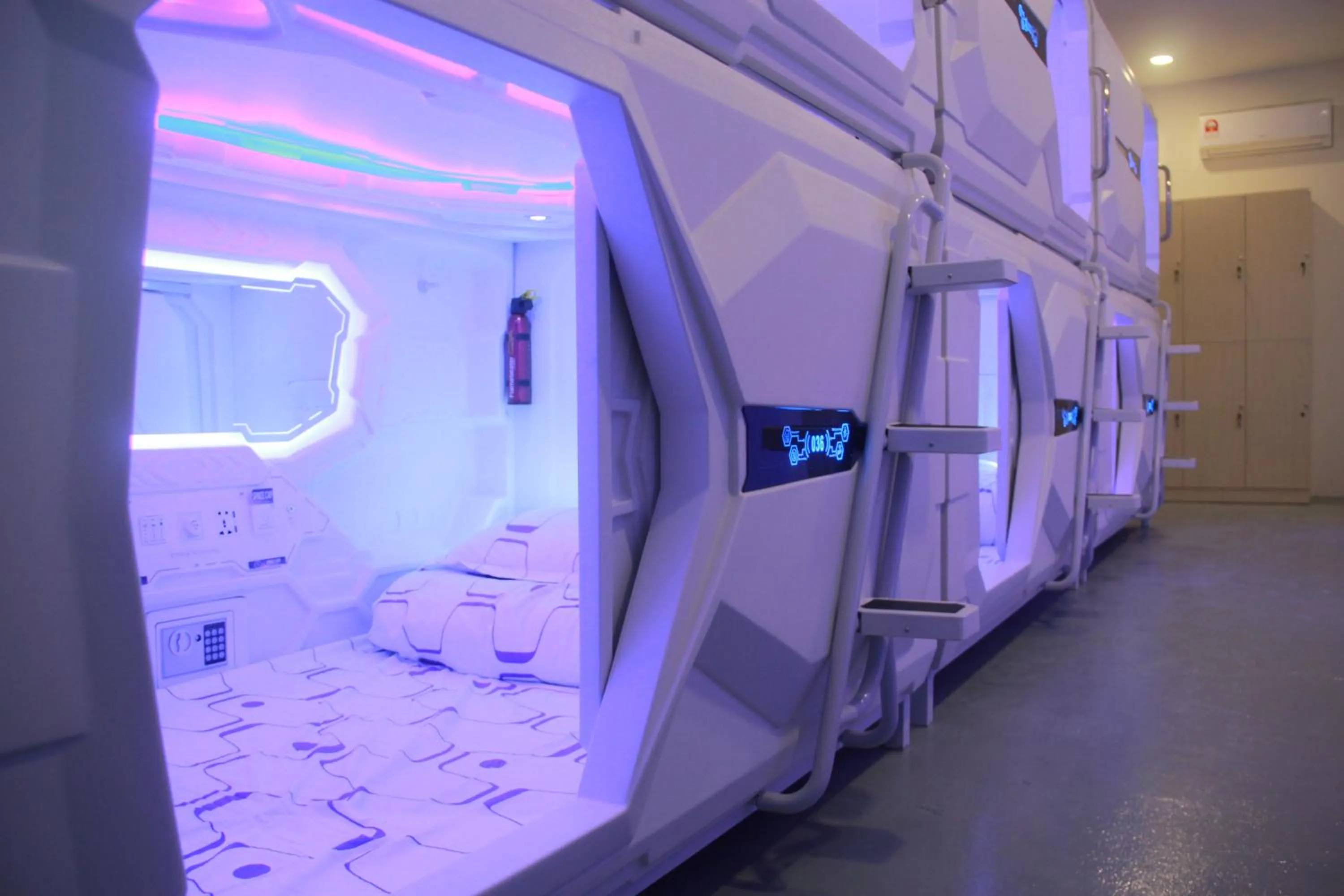 Deluxe Single Room in Space Cap Hotel