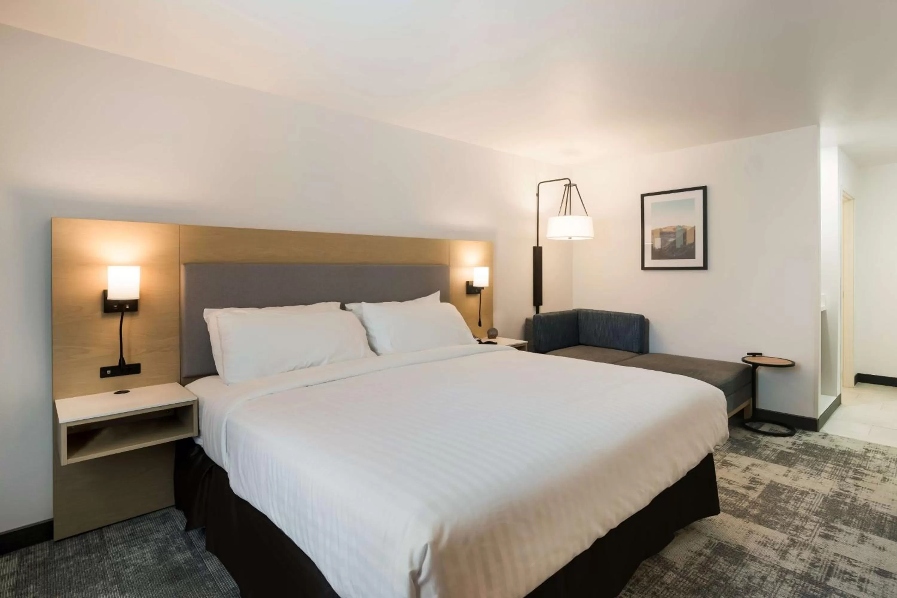 King Room with Roll-In Shower - Mobility Accessible in Best Western Colfax