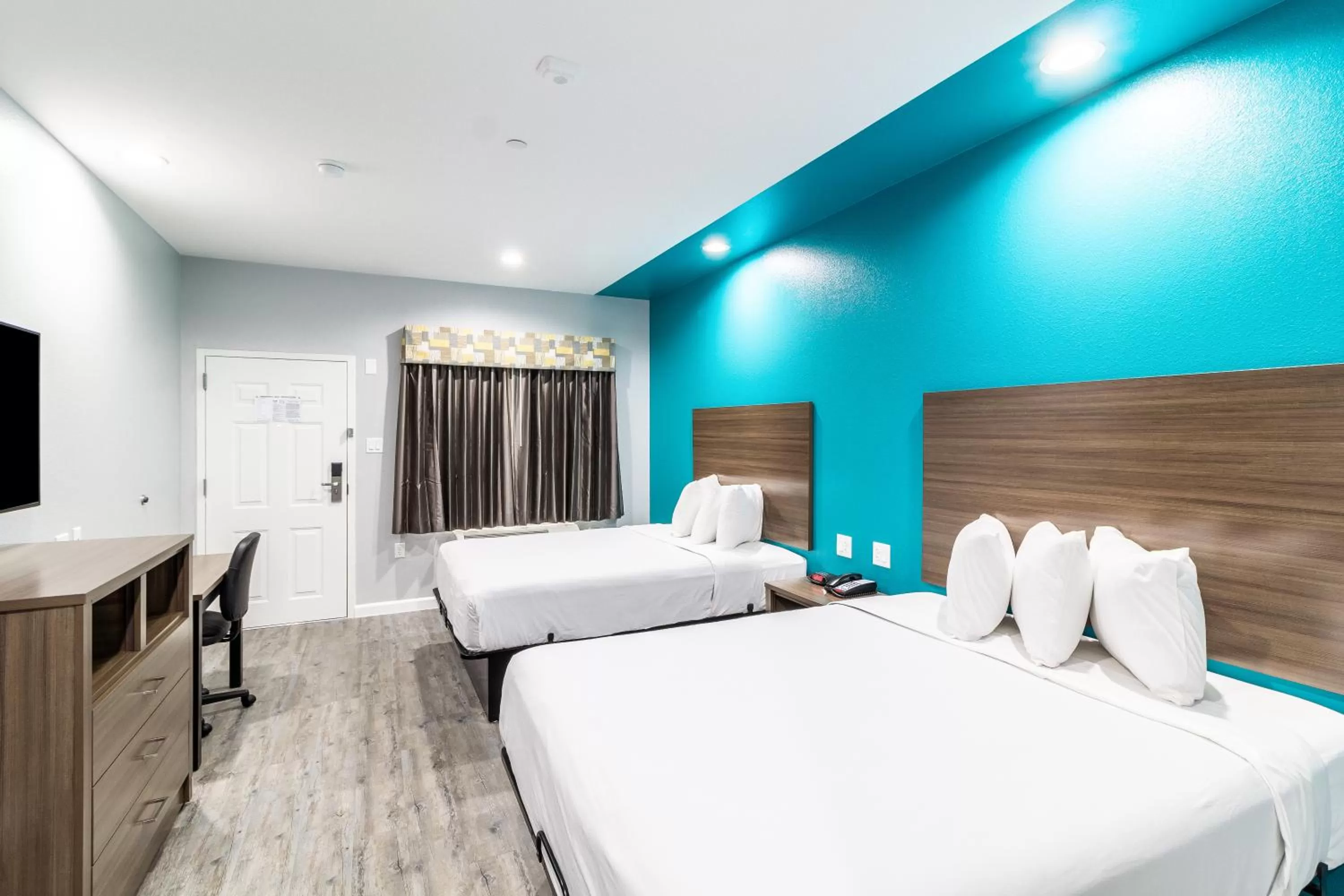 2 Queen Beds Kitchenette Non Smoking in Americas Best Value Inn & Suites Kingwood IAH Airport