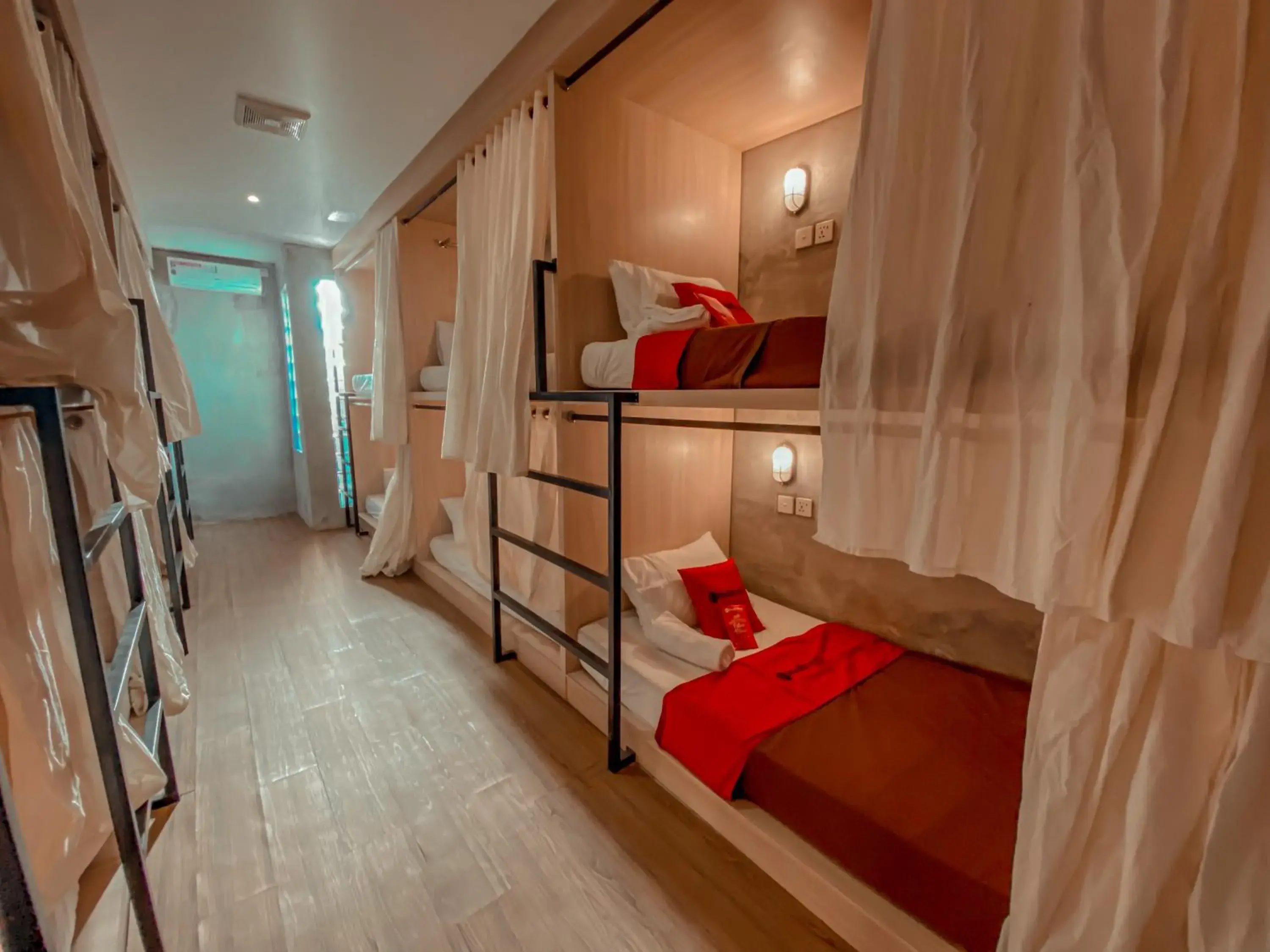 RedDoorz Hostel Near Ngurah Rai Airport Kuta RedDoorz Hostel Near Ngurah Rai Airport Kuta